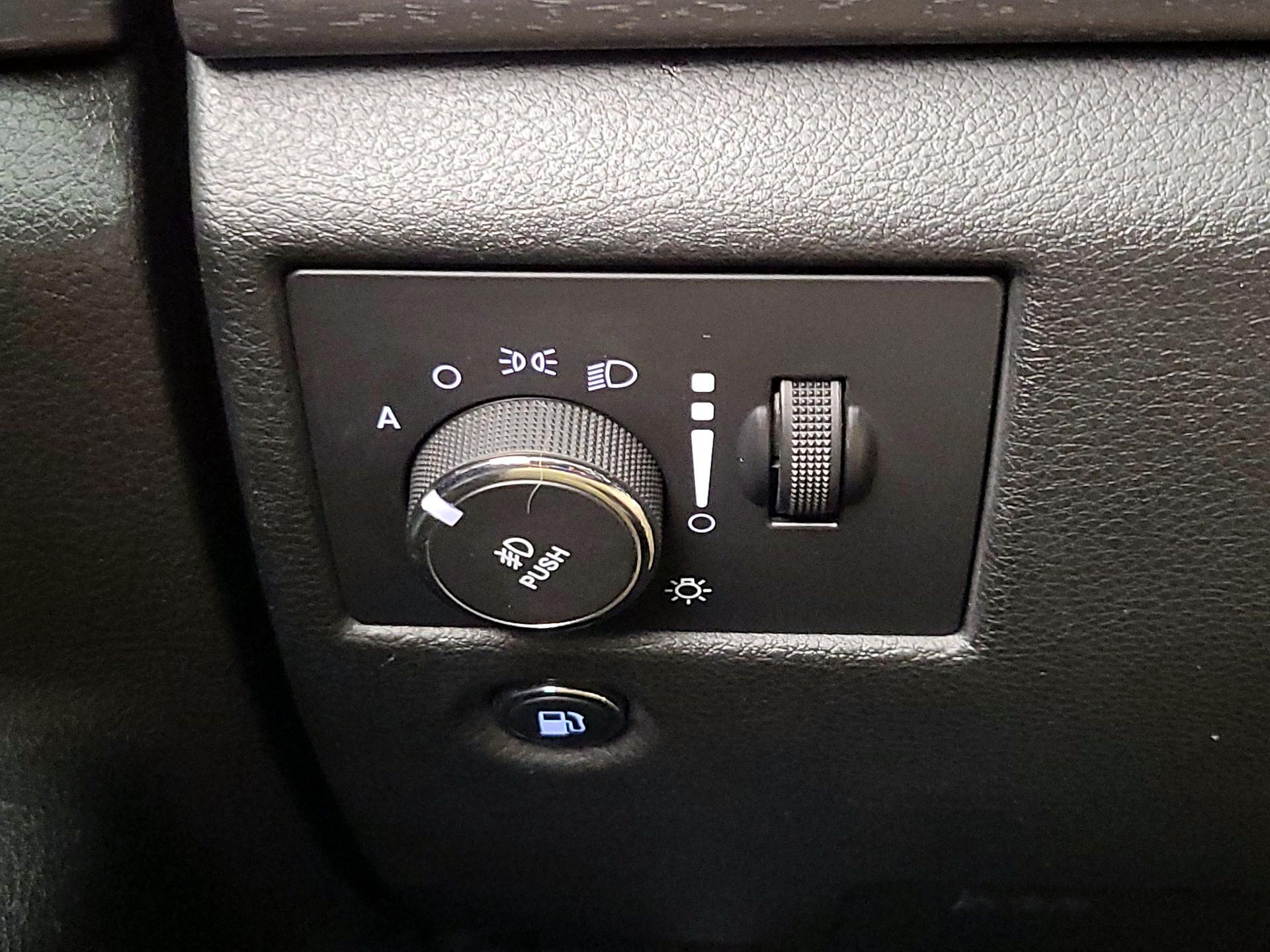 Thumbnail: 2015 Jeep Grand Cherokee - 13