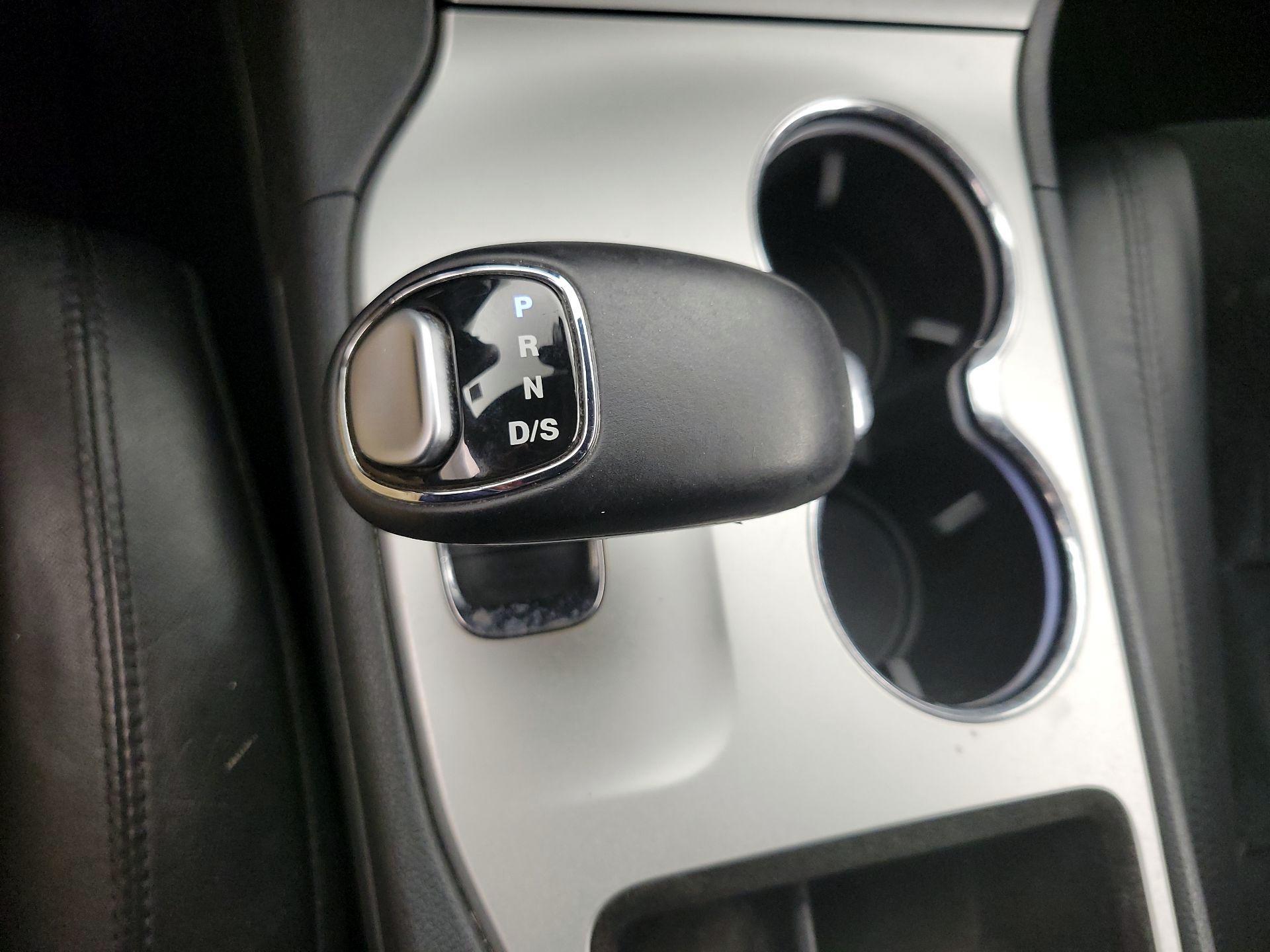 Thumbnail: 2015 Jeep Grand Cherokee - 17