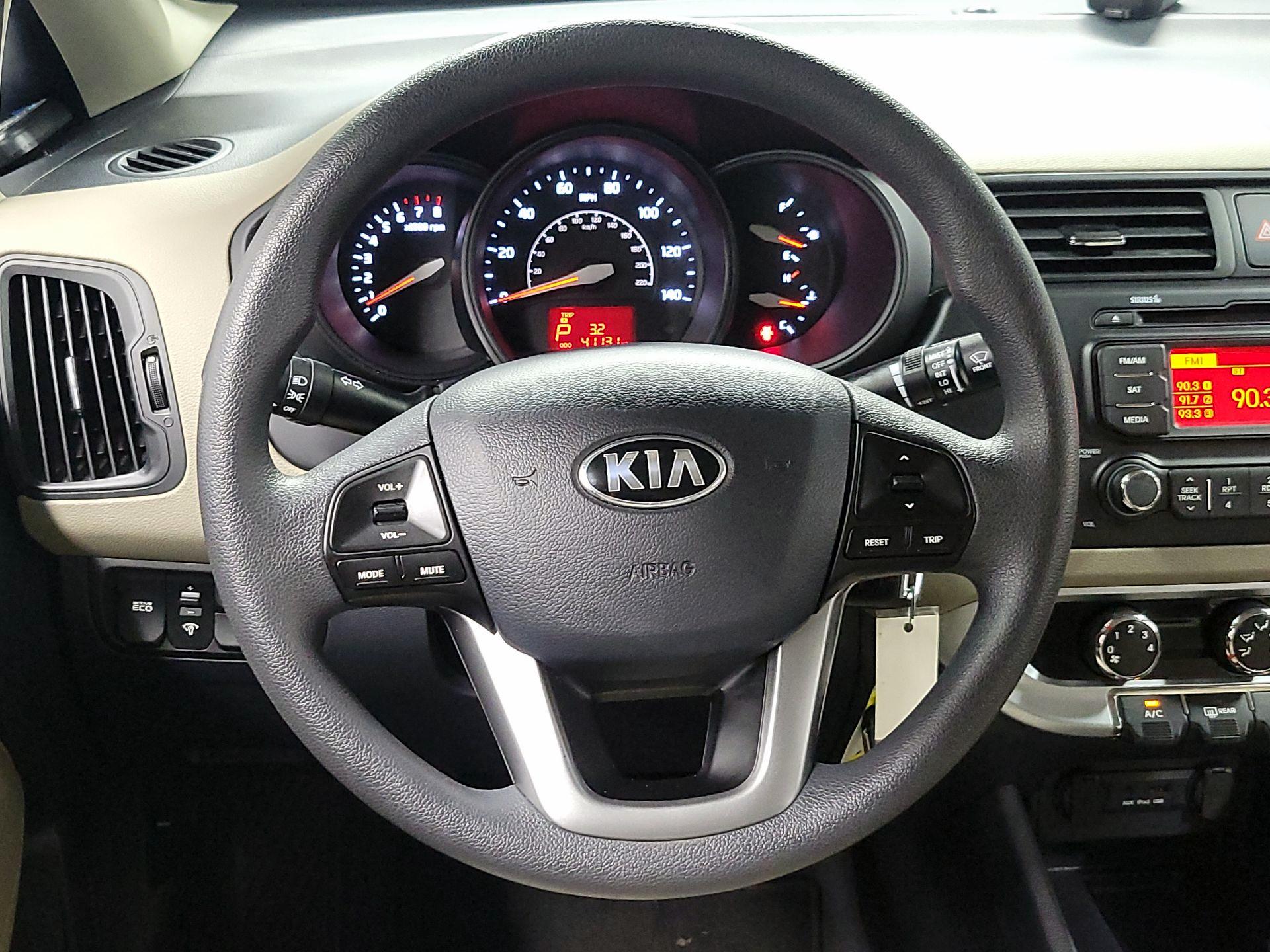 Thumbnail: 2015 Kia Rio - 10