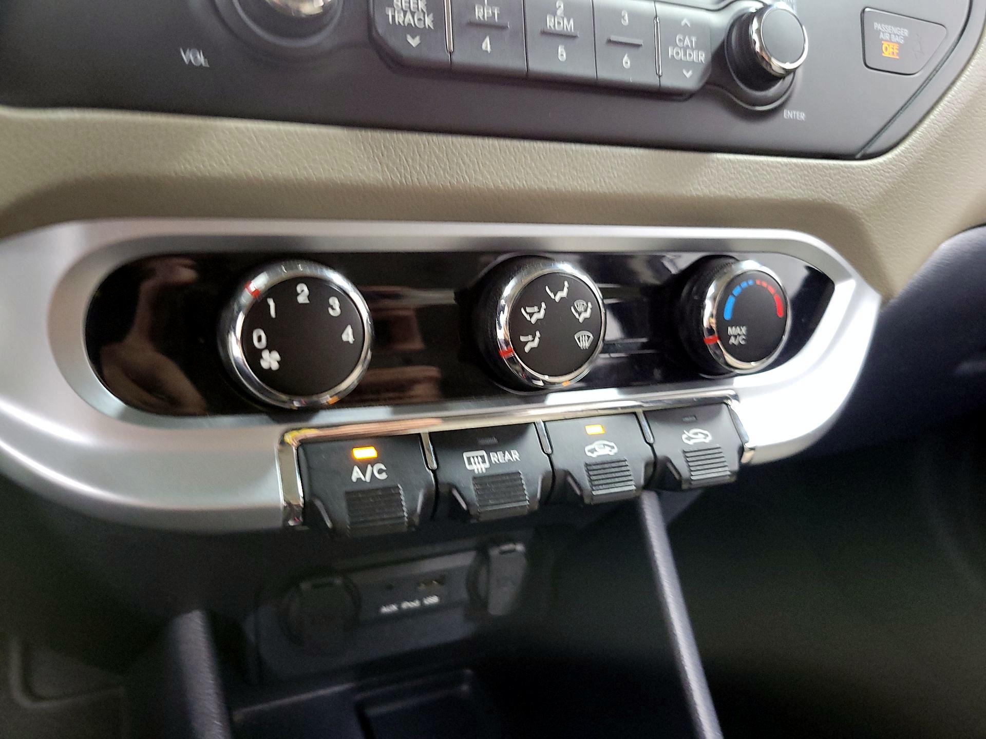 Thumbnail: 2015 Kia Rio - 14