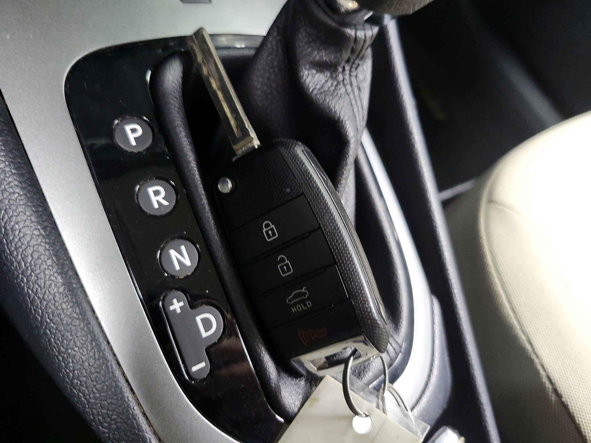 Thumbnail: 2015 Kia Rio - 20