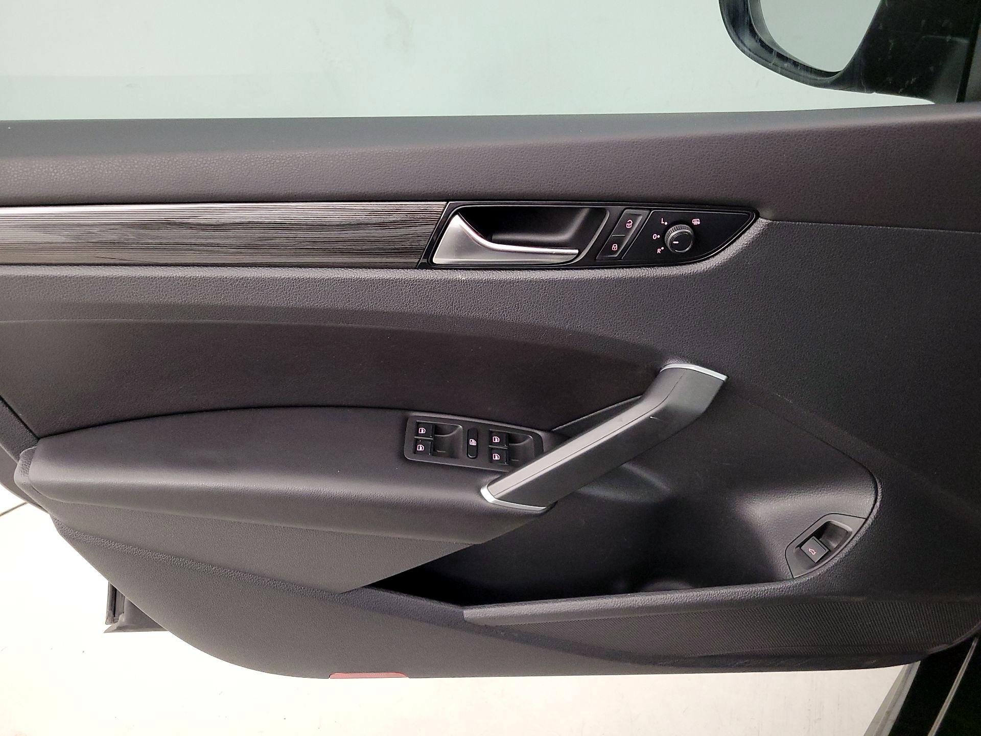 Thumbnail: 2020 Volkswagen Passat - 12