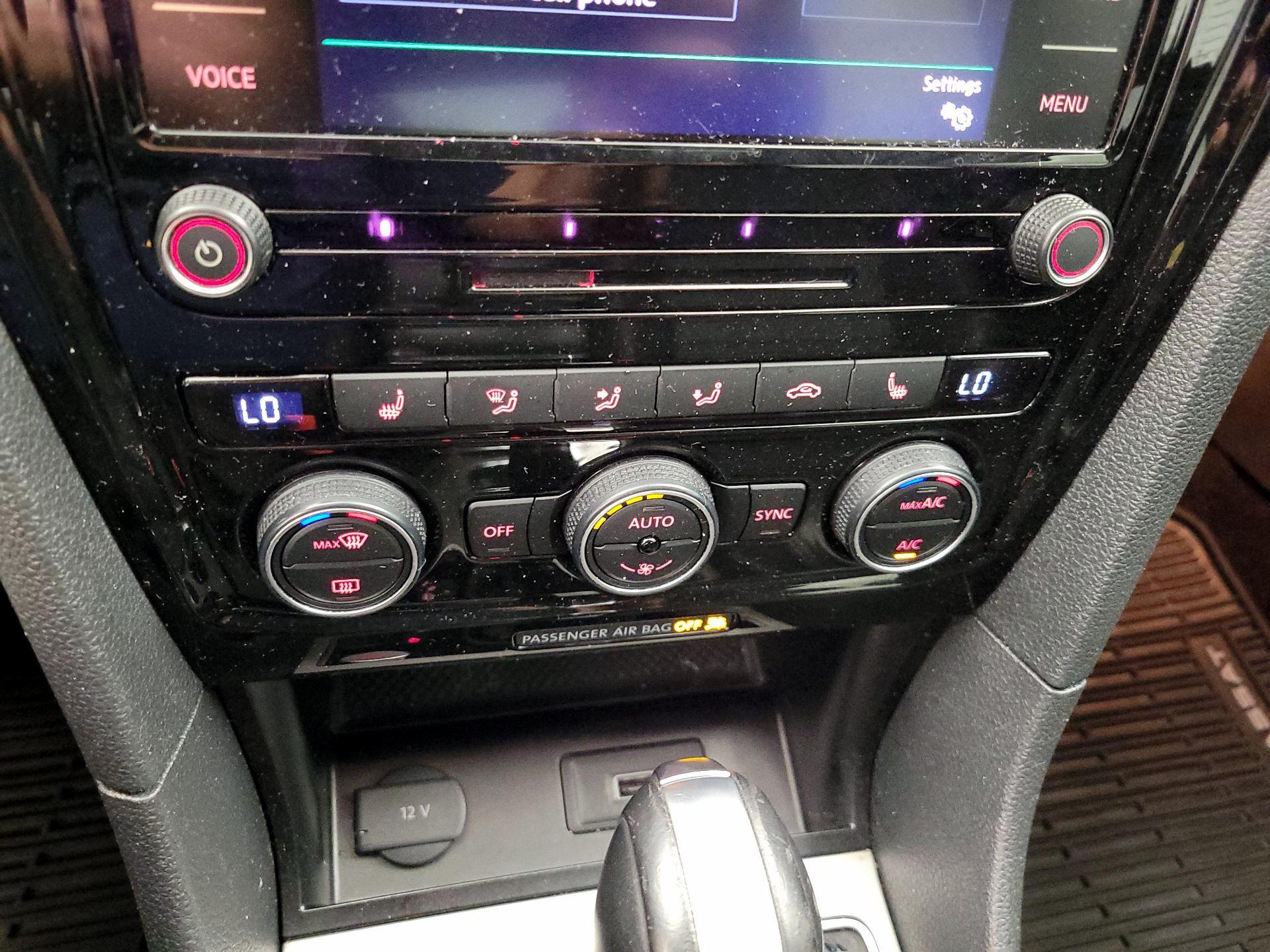 Thumbnail: 2020 Volkswagen Passat - 15