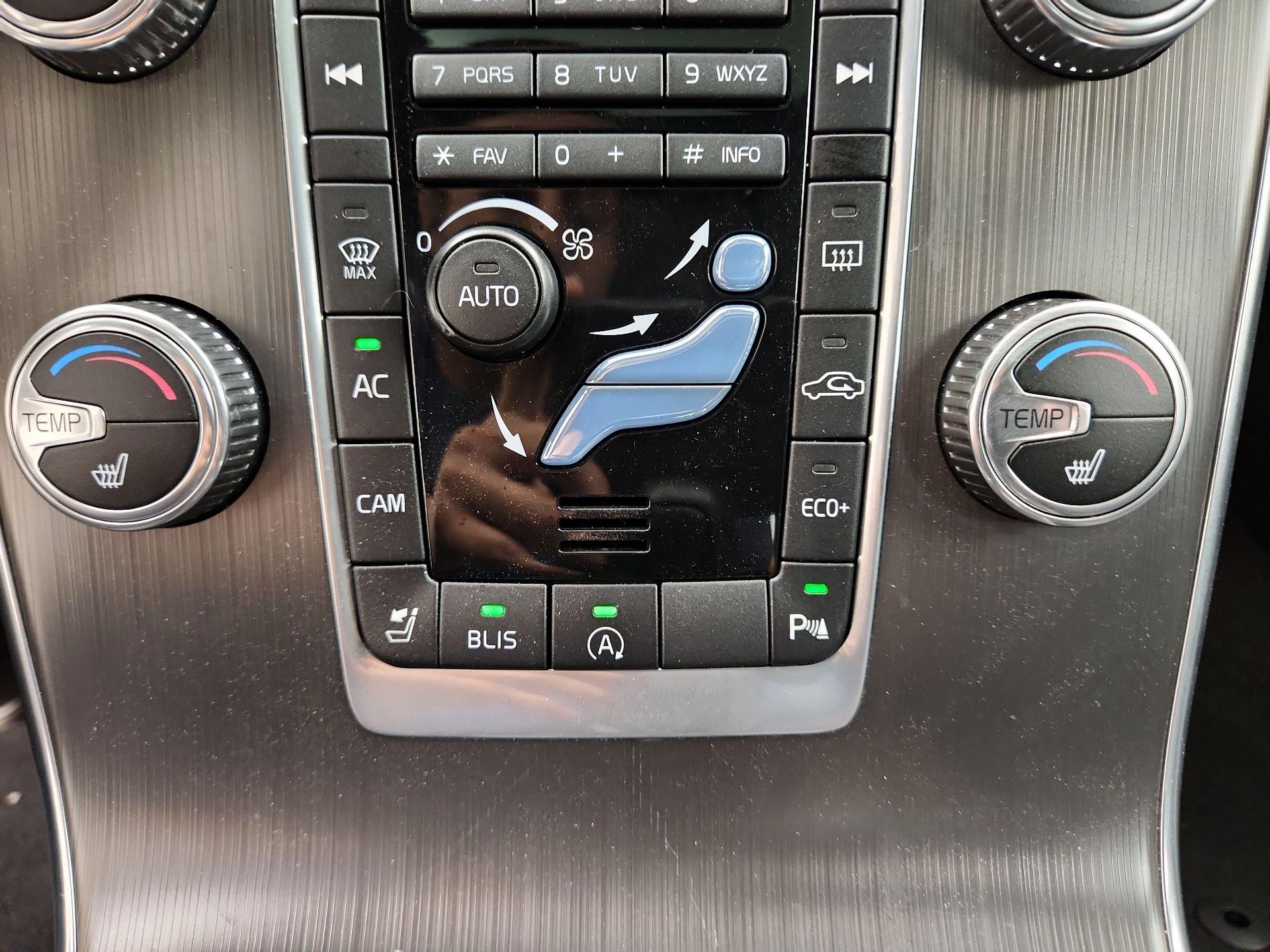 Thumbnail: 2015 Volvo S60 - 16