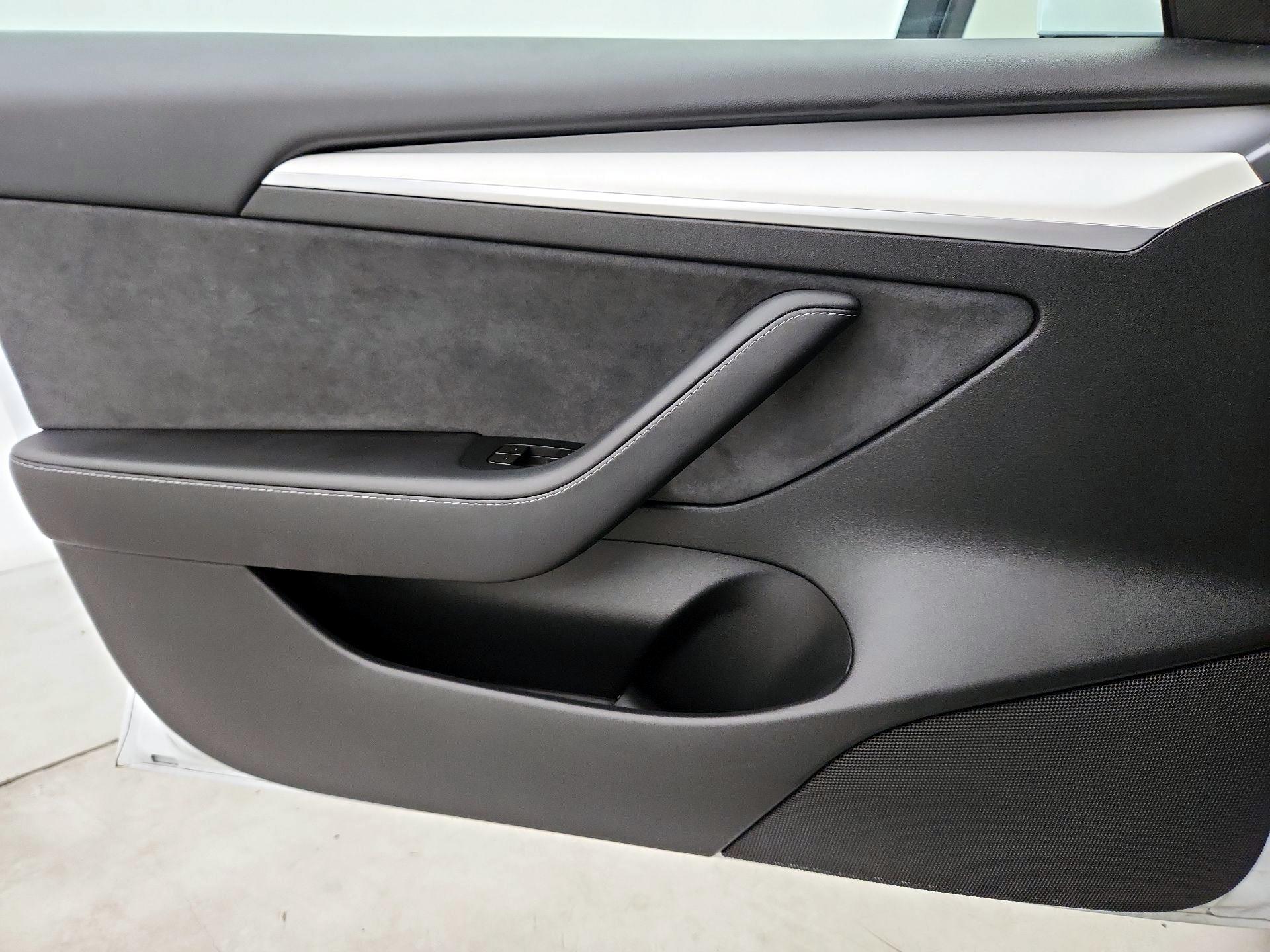 Thumbnail: 2023 Tesla Model 3 - 12