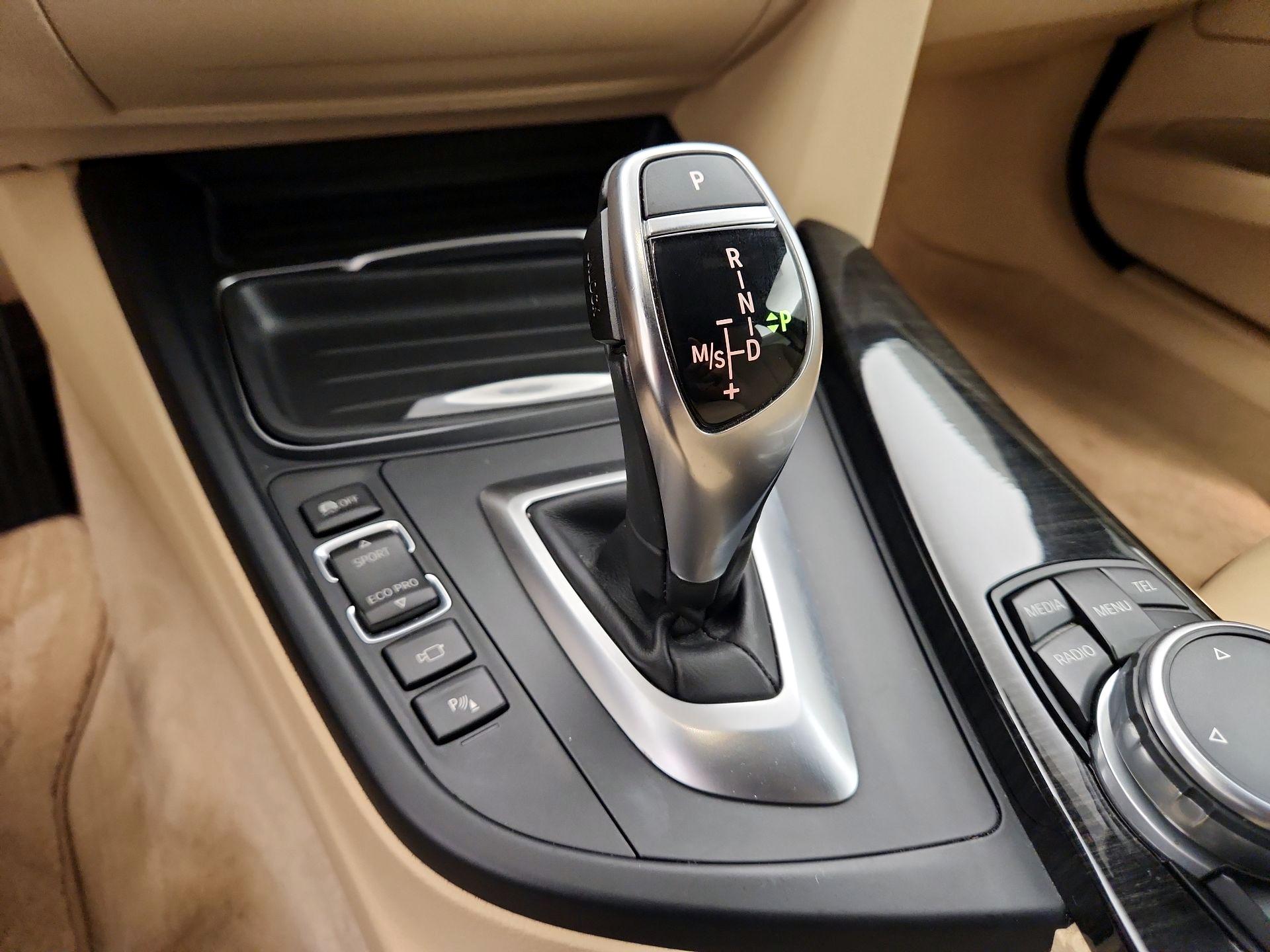 Thumbnail: 2016 BMW 3 Series - 17