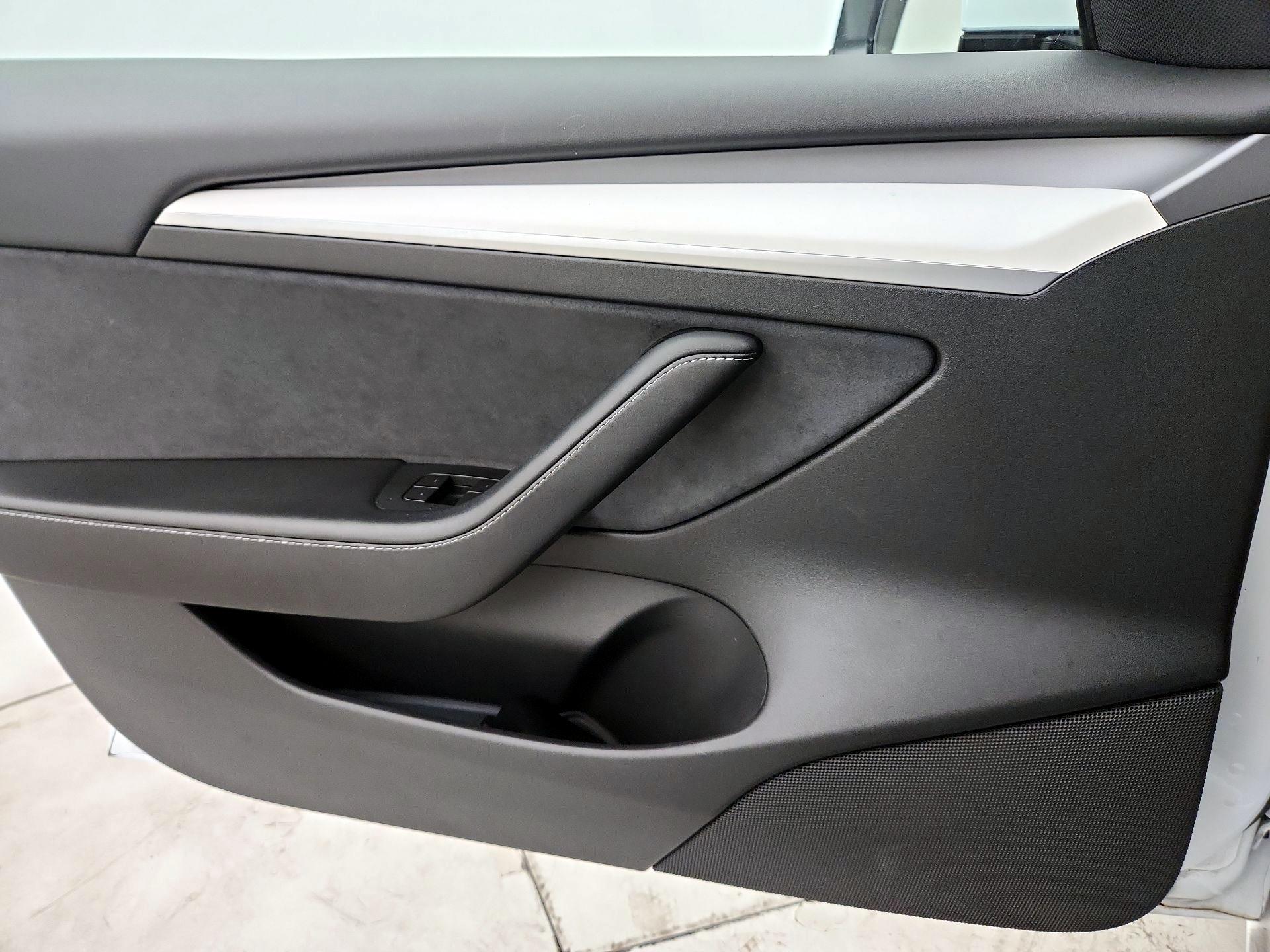Thumbnail: 2022 Tesla Model 3 - 12