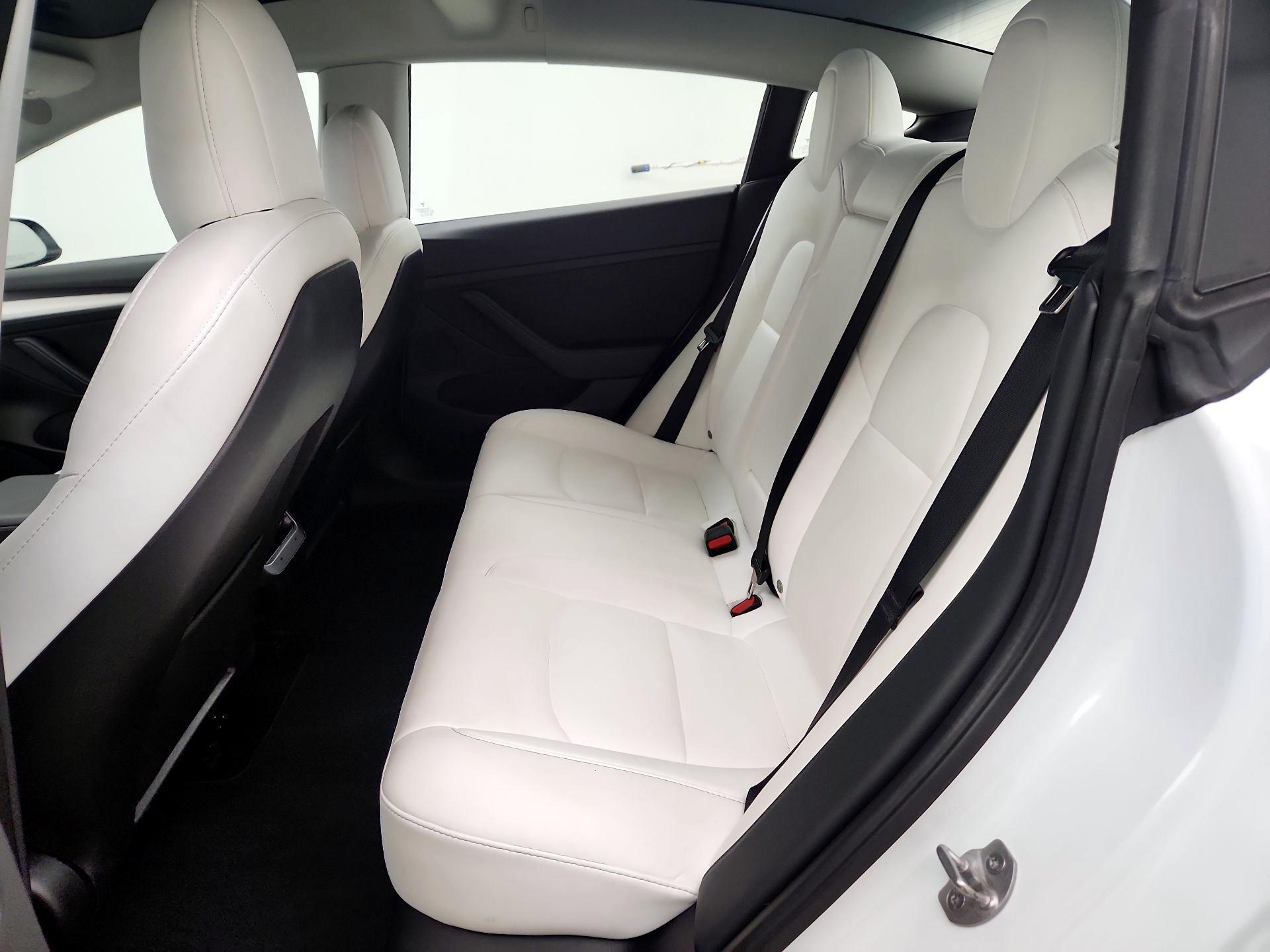 Thumbnail: 2022 Tesla Model 3 - 17
