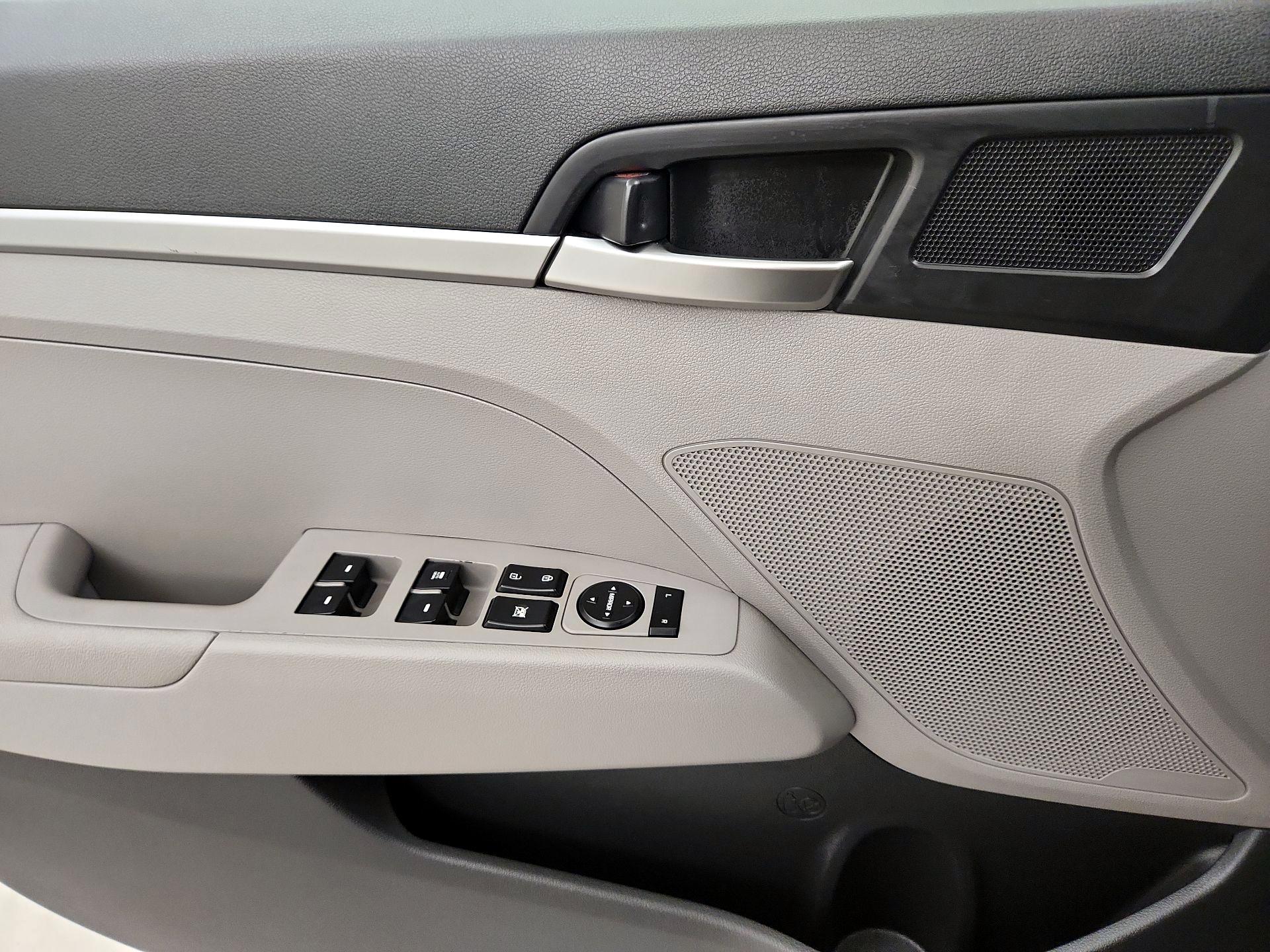 Thumbnail: 2020 Hyundai Elantra - 12