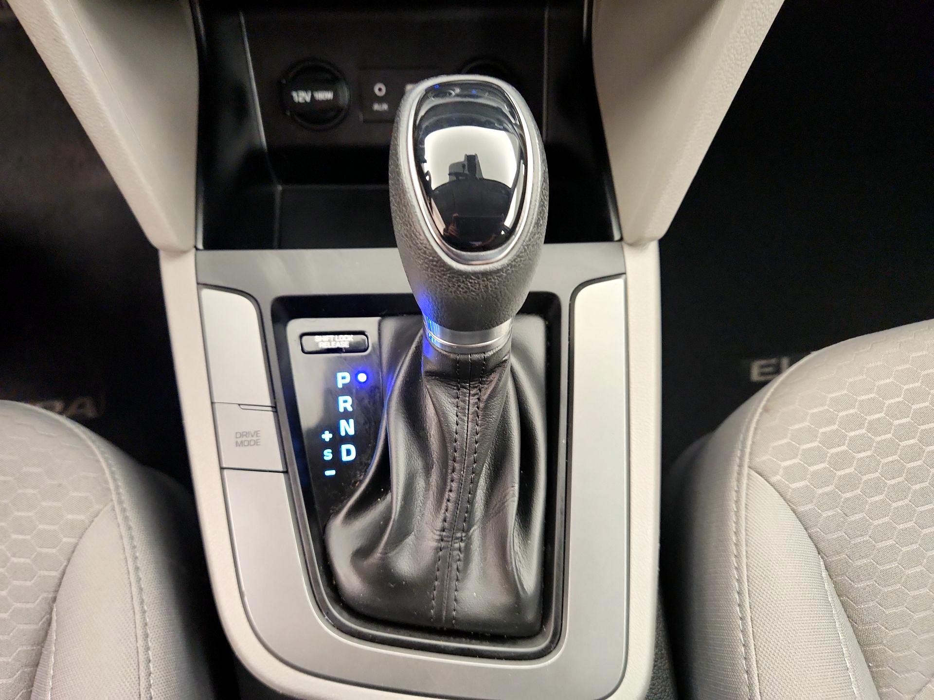 Thumbnail: 2020 Hyundai Elantra - 17