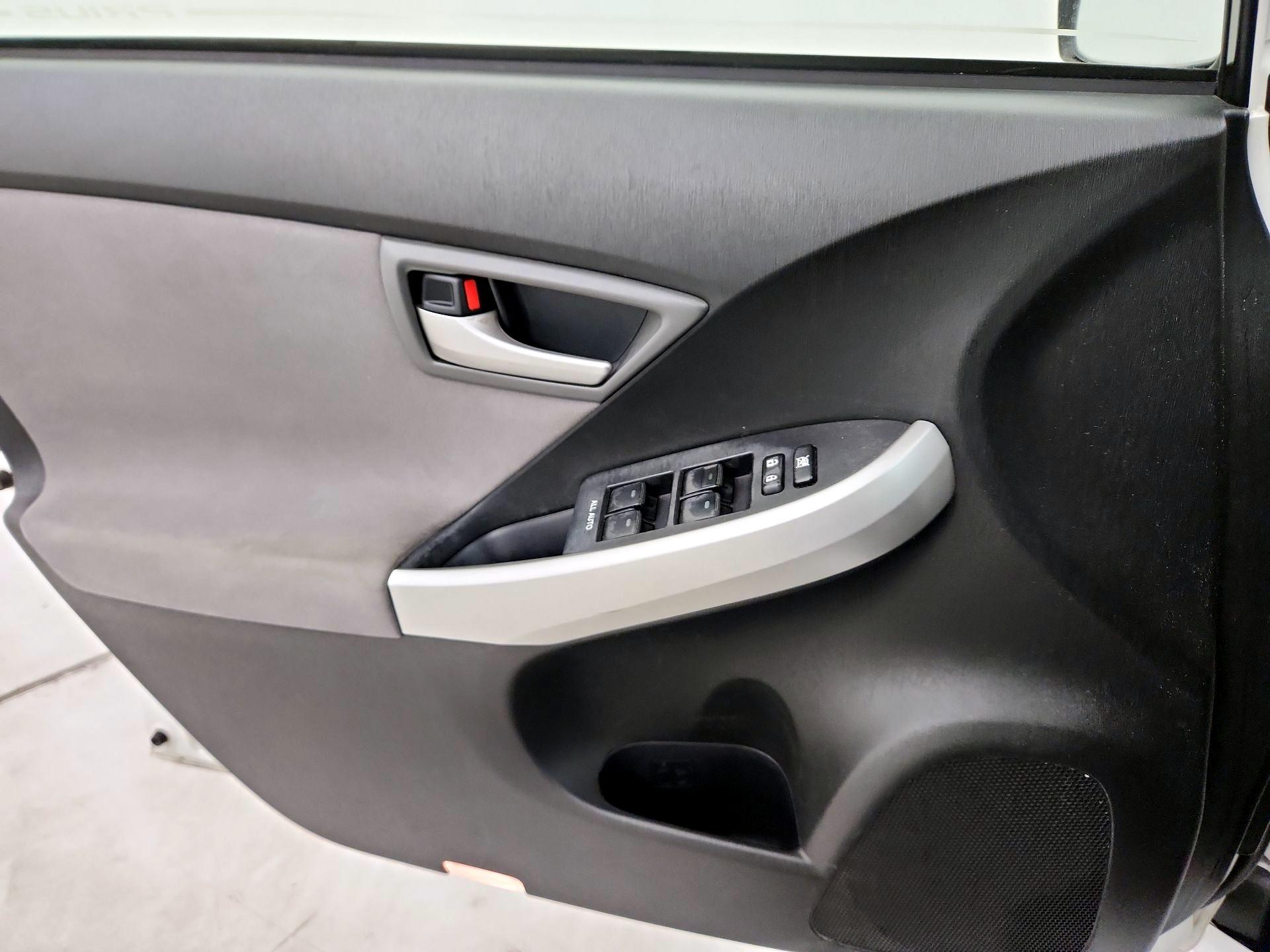 Thumbnail: 2015 Toyota Prius - 12