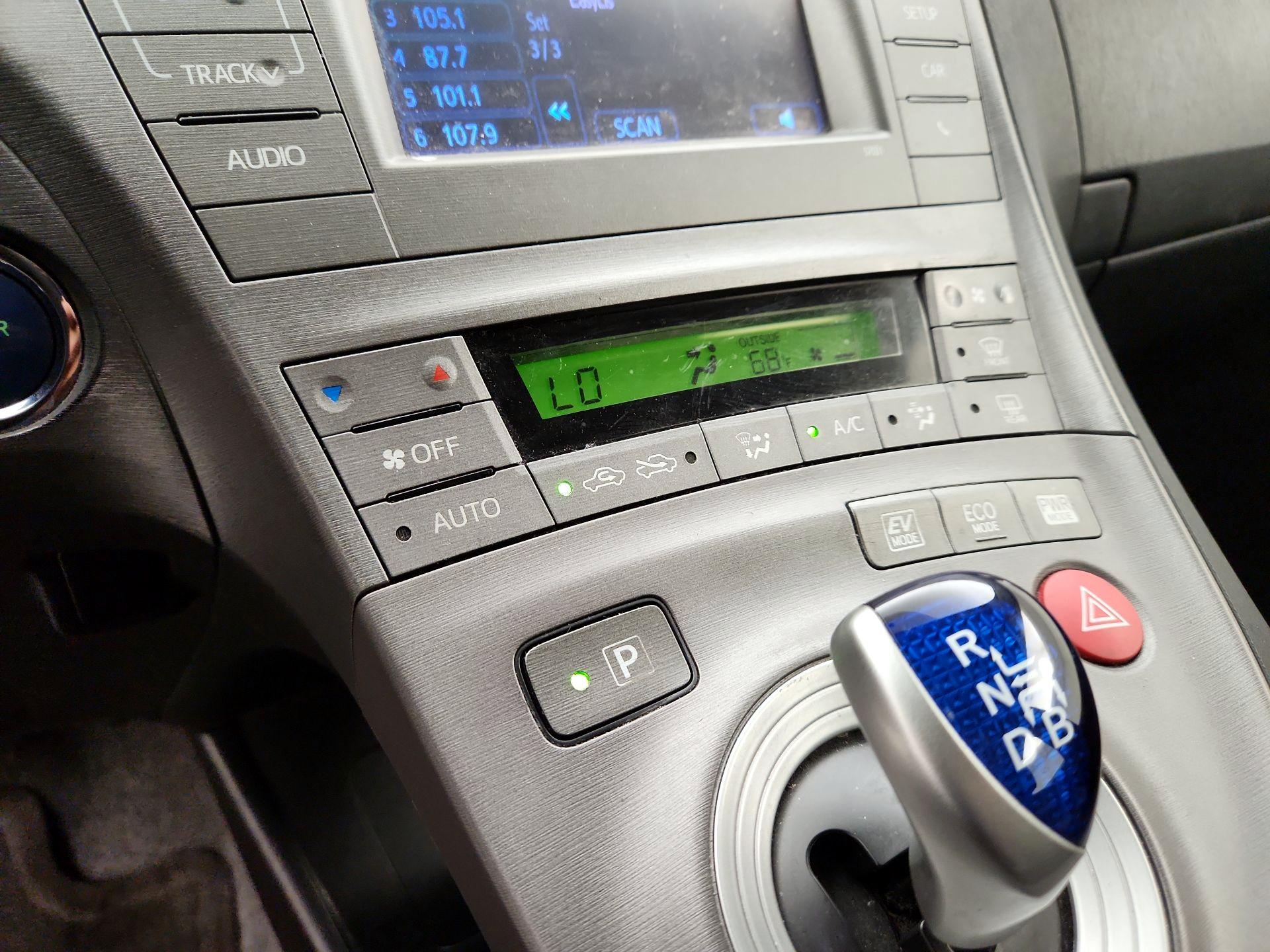 Thumbnail: 2015 Toyota Prius - 16