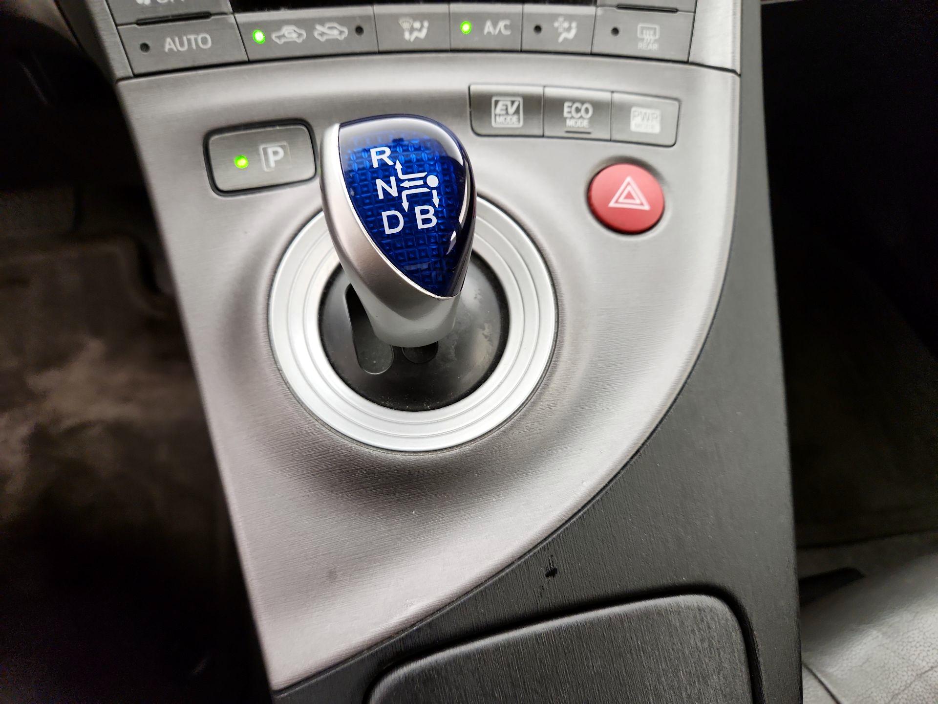 Thumbnail: 2015 Toyota Prius - 17