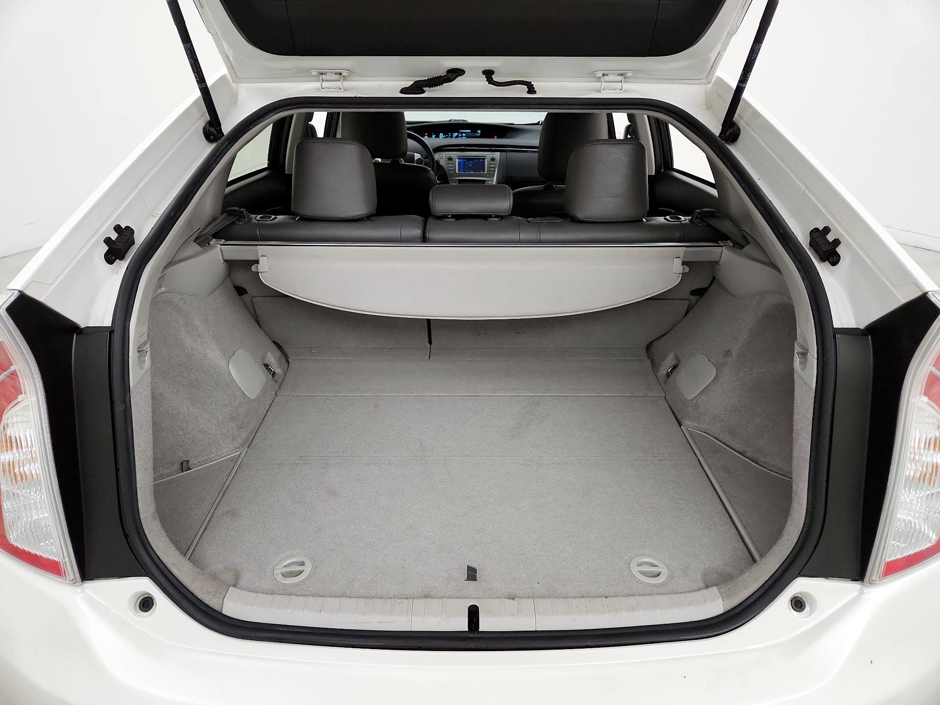 Thumbnail: 2015 Toyota Prius - 19