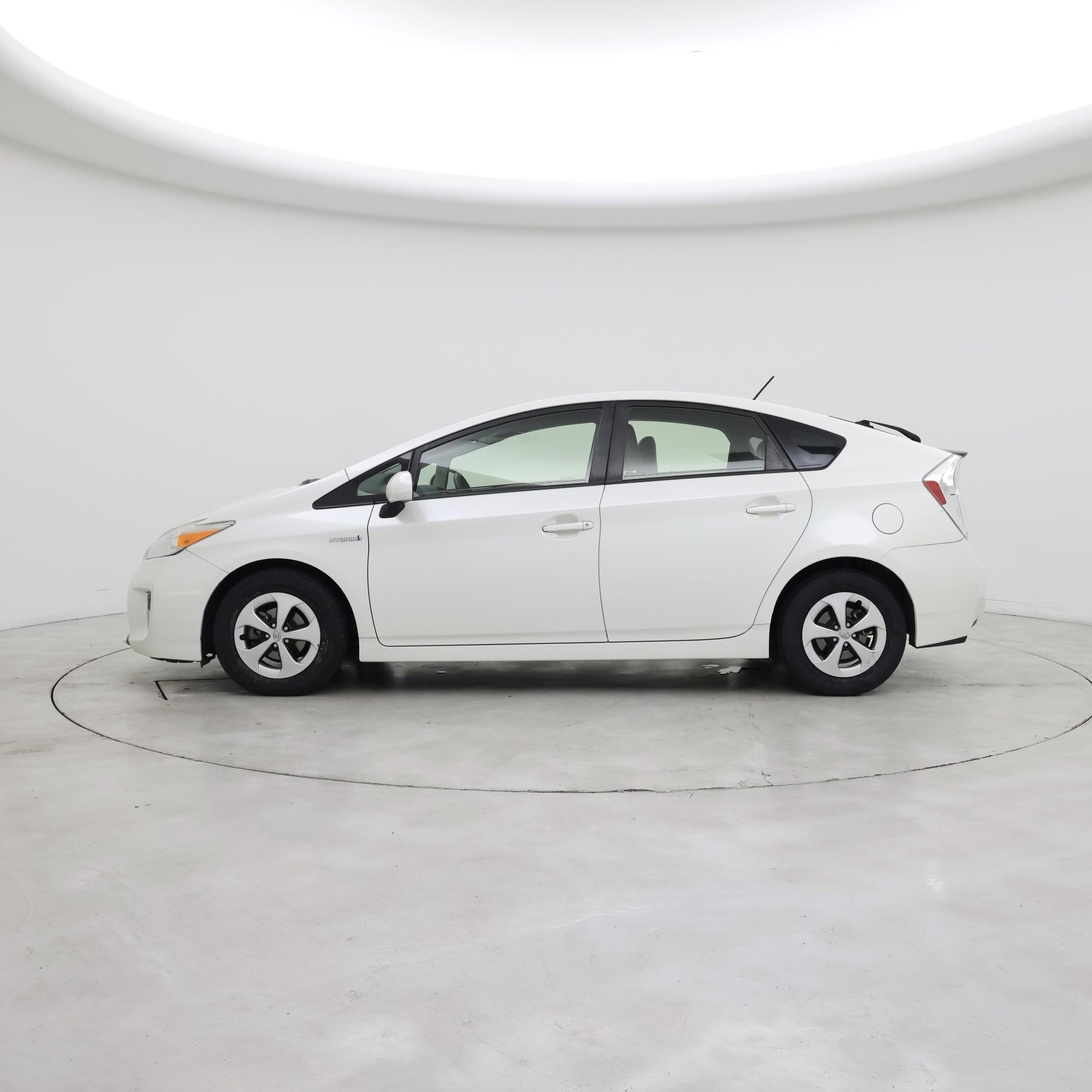 Thumbnail: 2015 Toyota Prius - 3