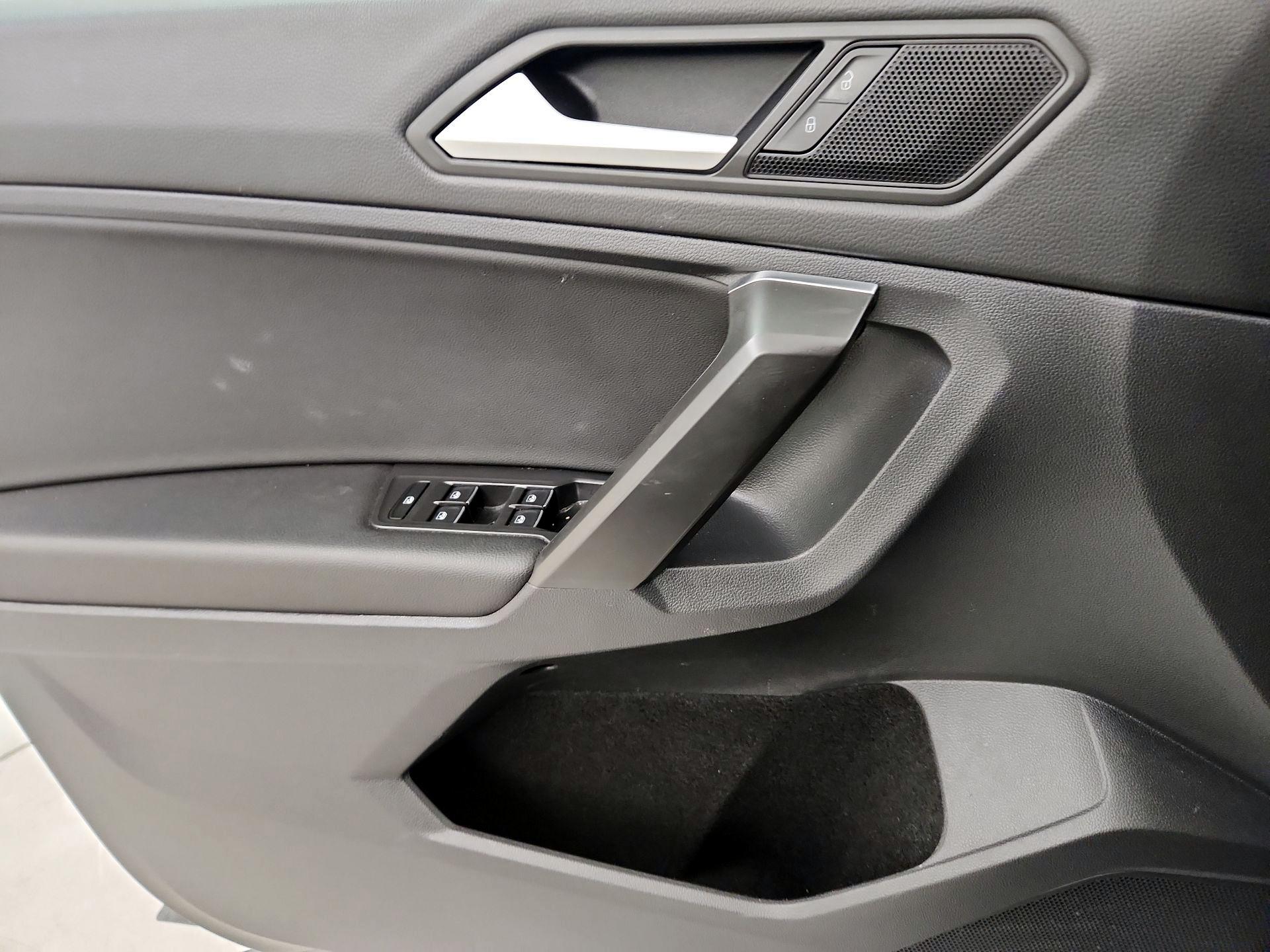 Thumbnail: 2021 Volkswagen Tiguan - 12
