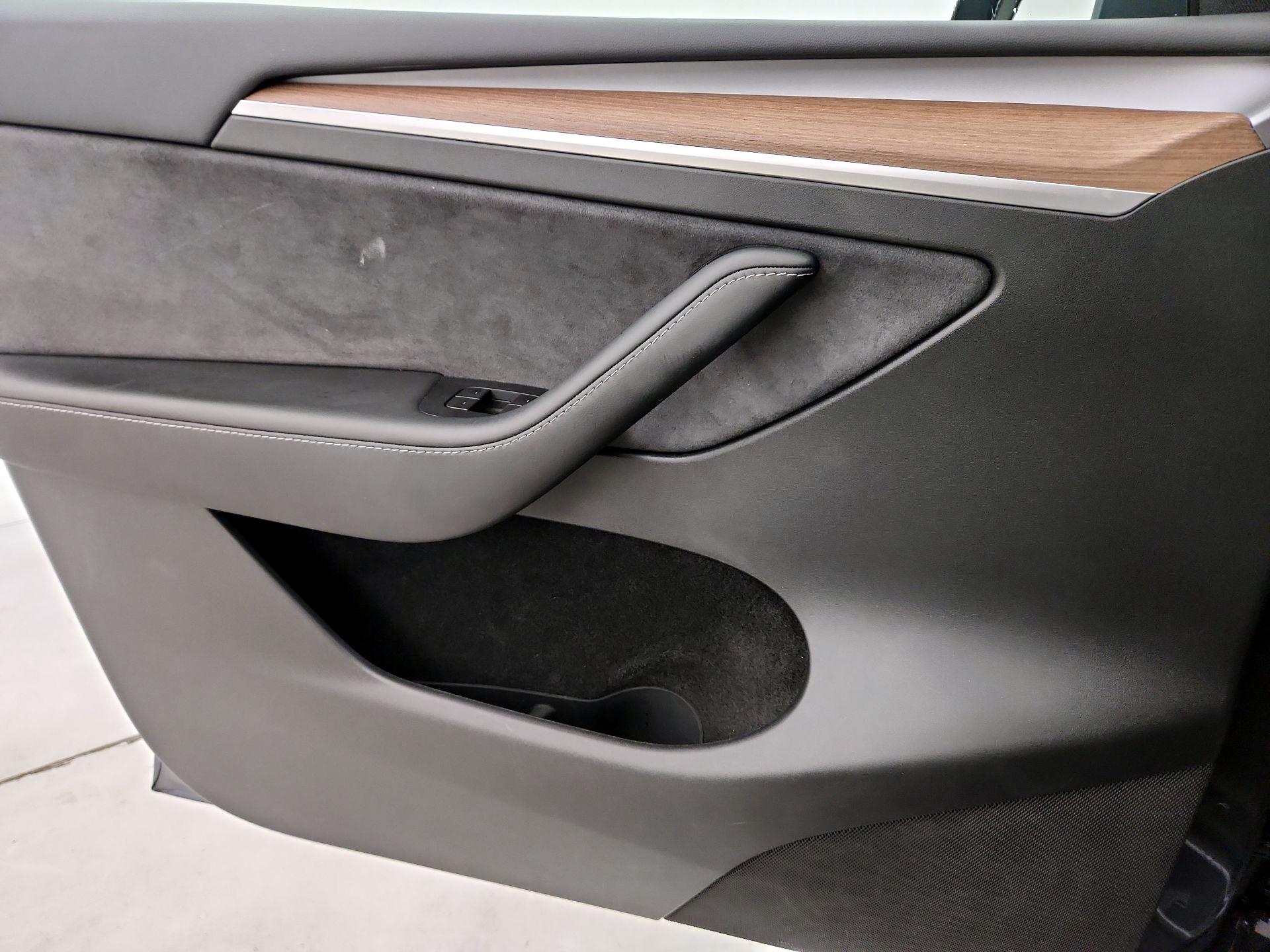Thumbnail: 2023 Tesla Model Y - 12