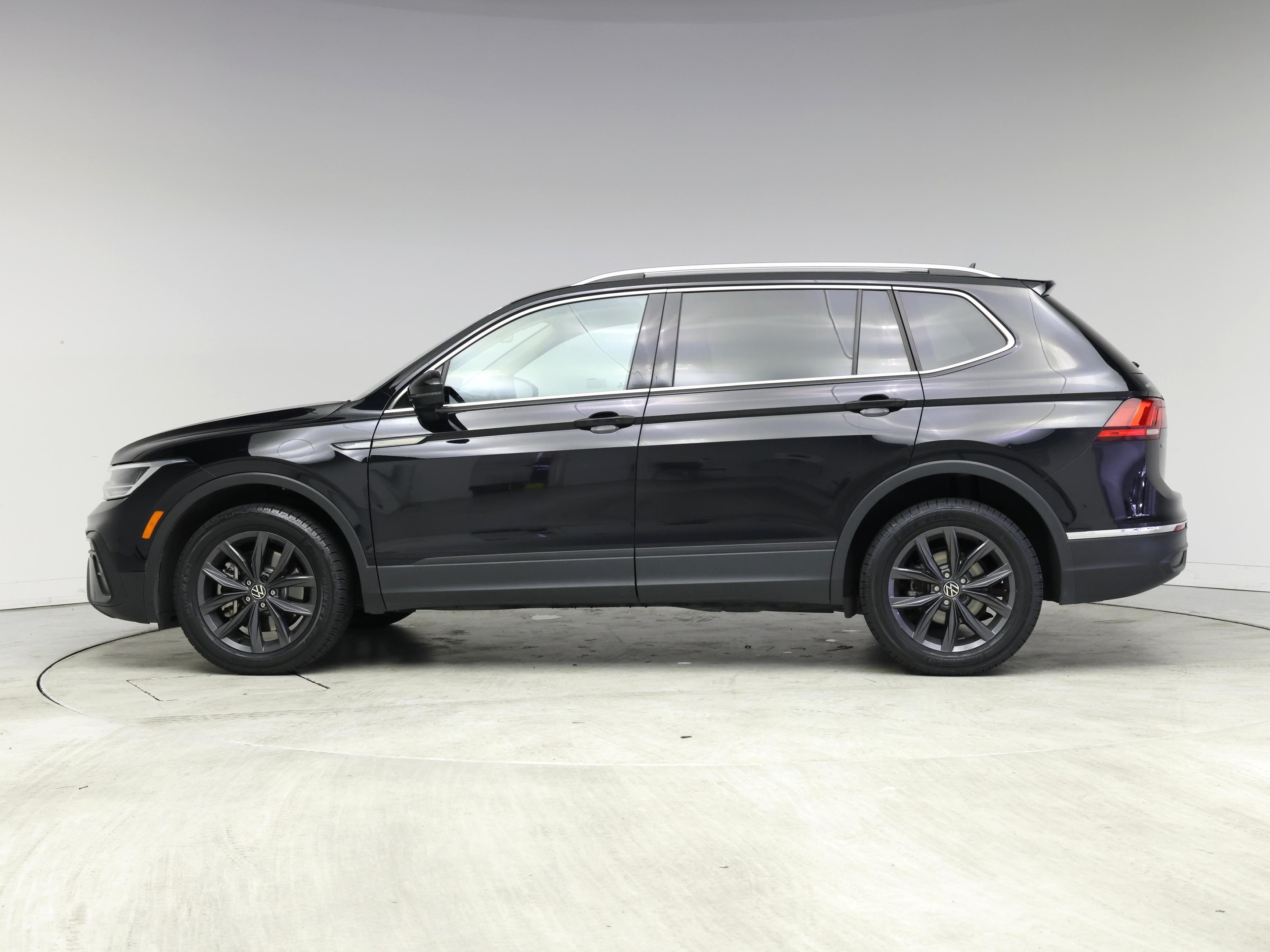 Thumbnail: 2022 Volkswagen Tiguan - 3