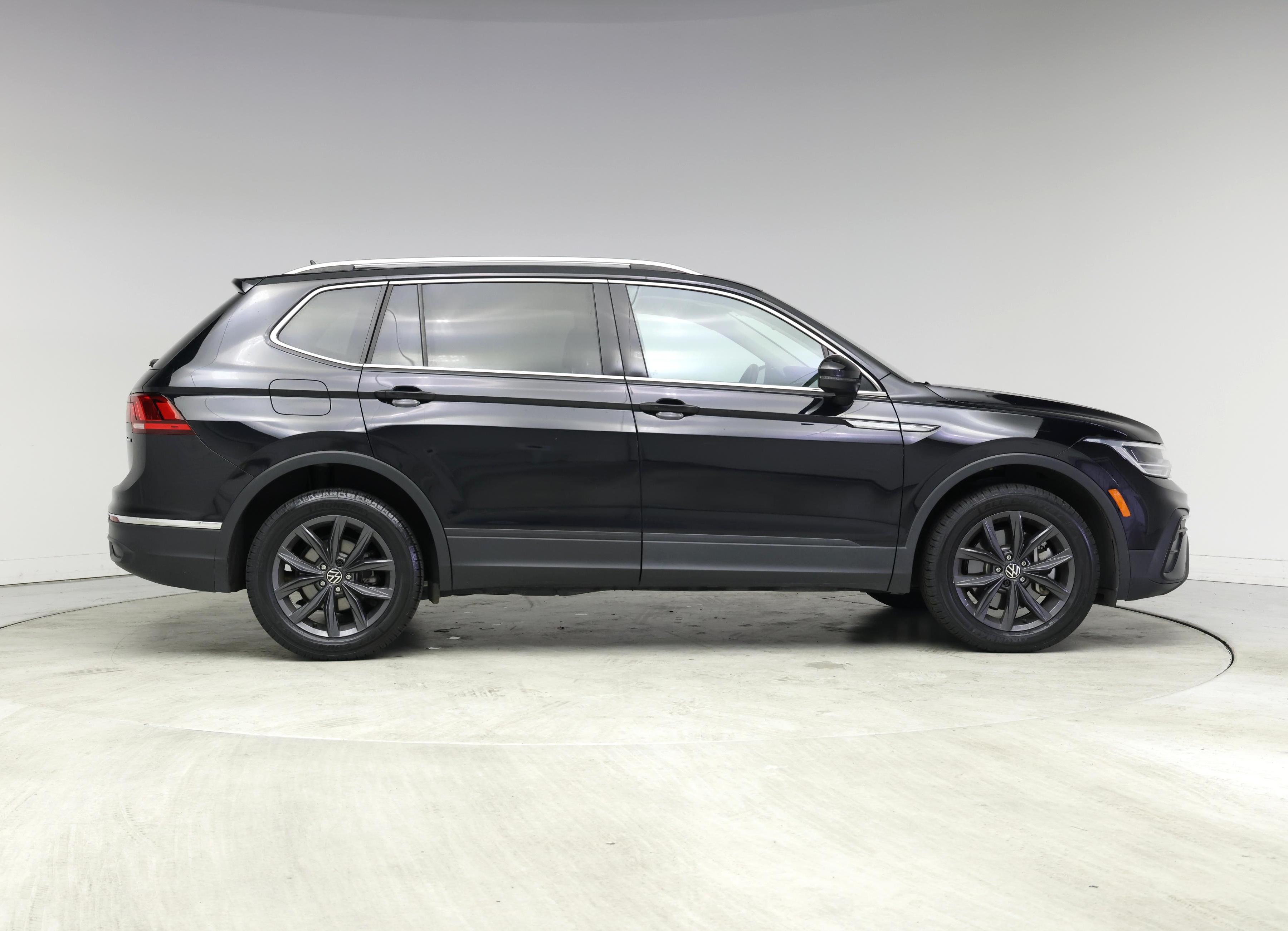 Thumbnail: 2022 Volkswagen Tiguan - 7