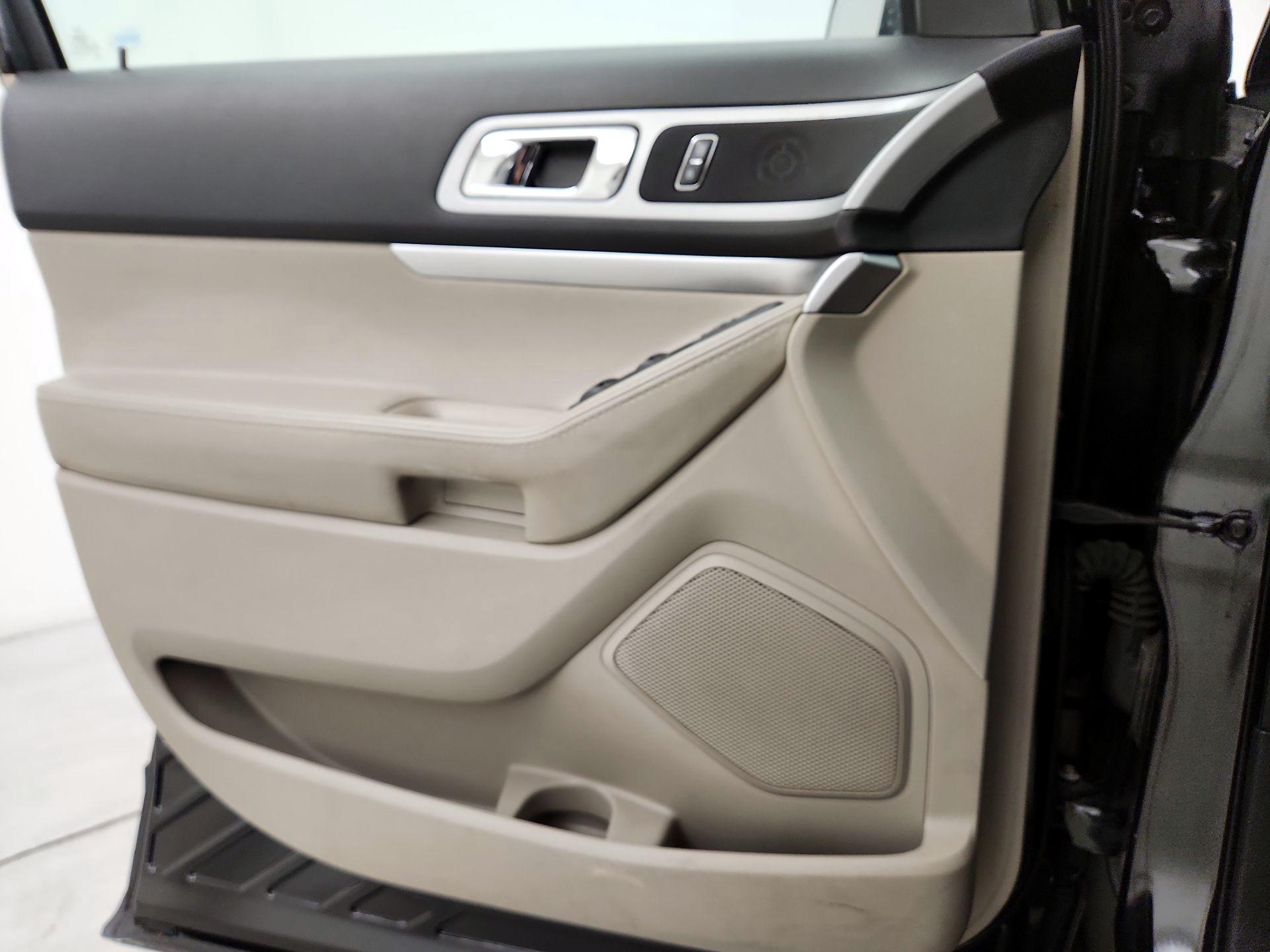 Thumbnail: 2015 Ford Explorer - 12