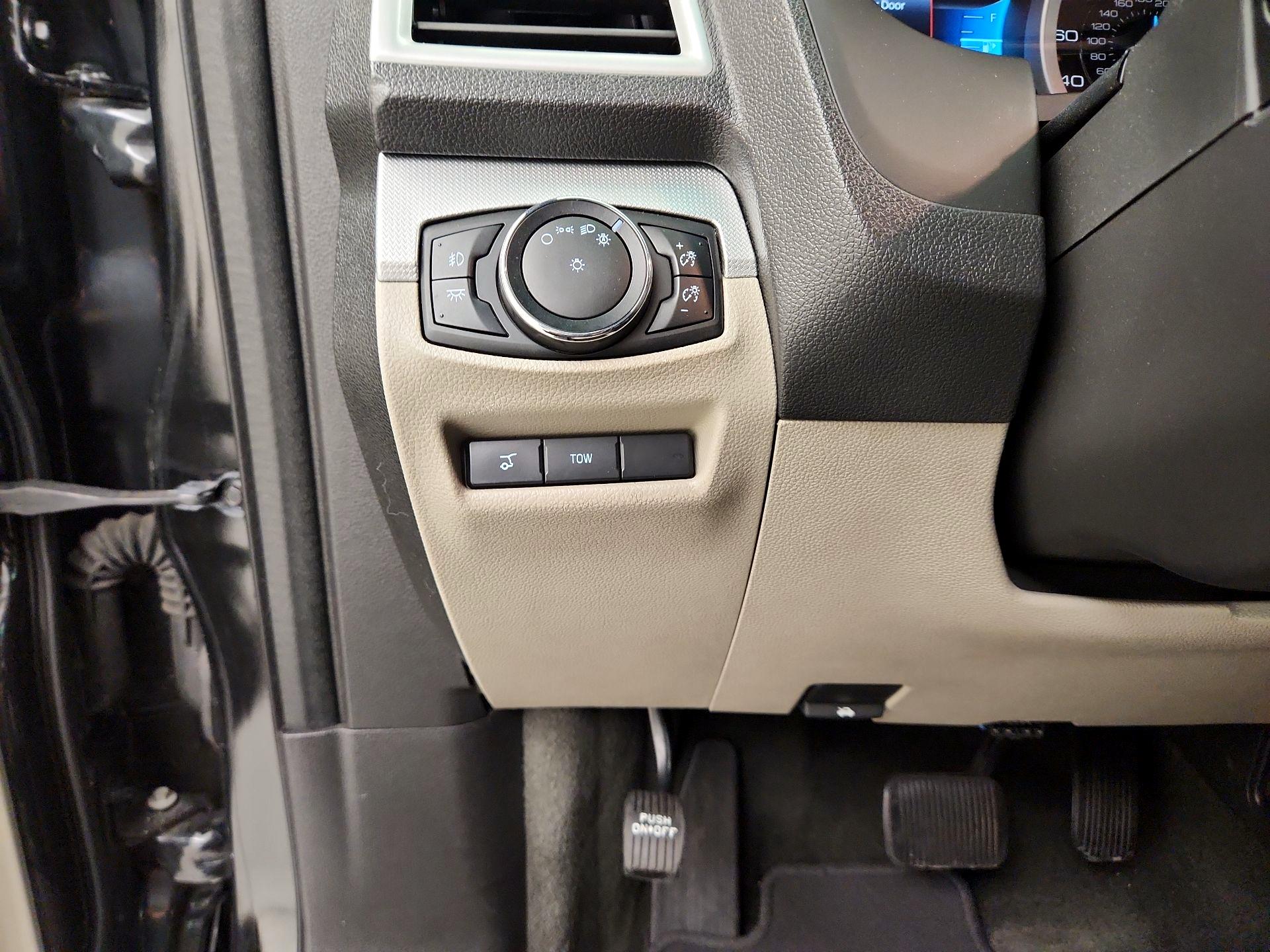 Thumbnail: 2015 Ford Explorer - 13
