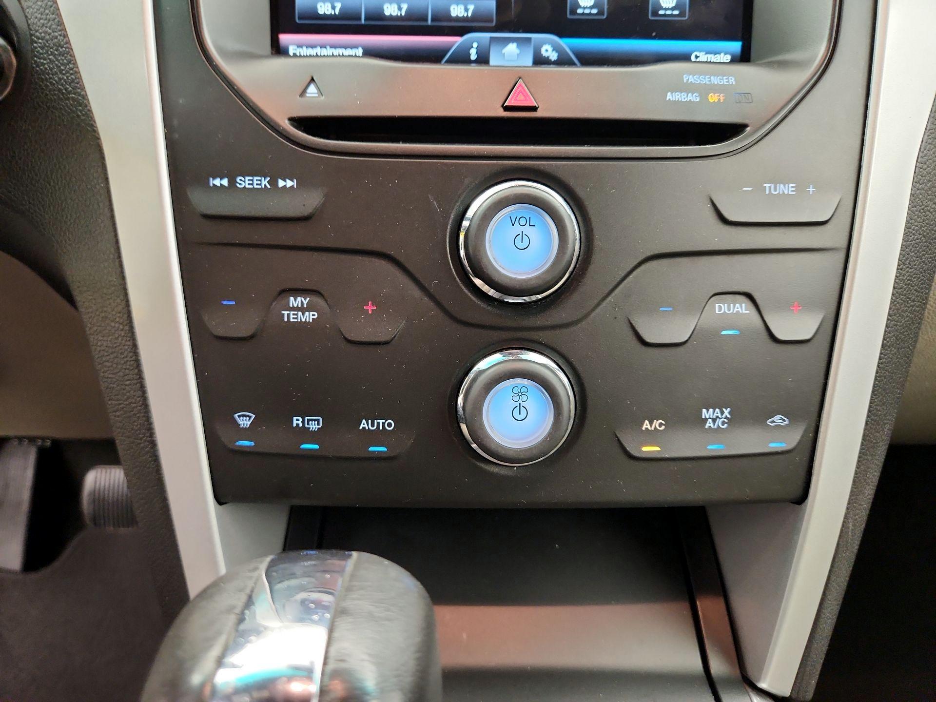 Thumbnail: 2015 Ford Explorer - 16