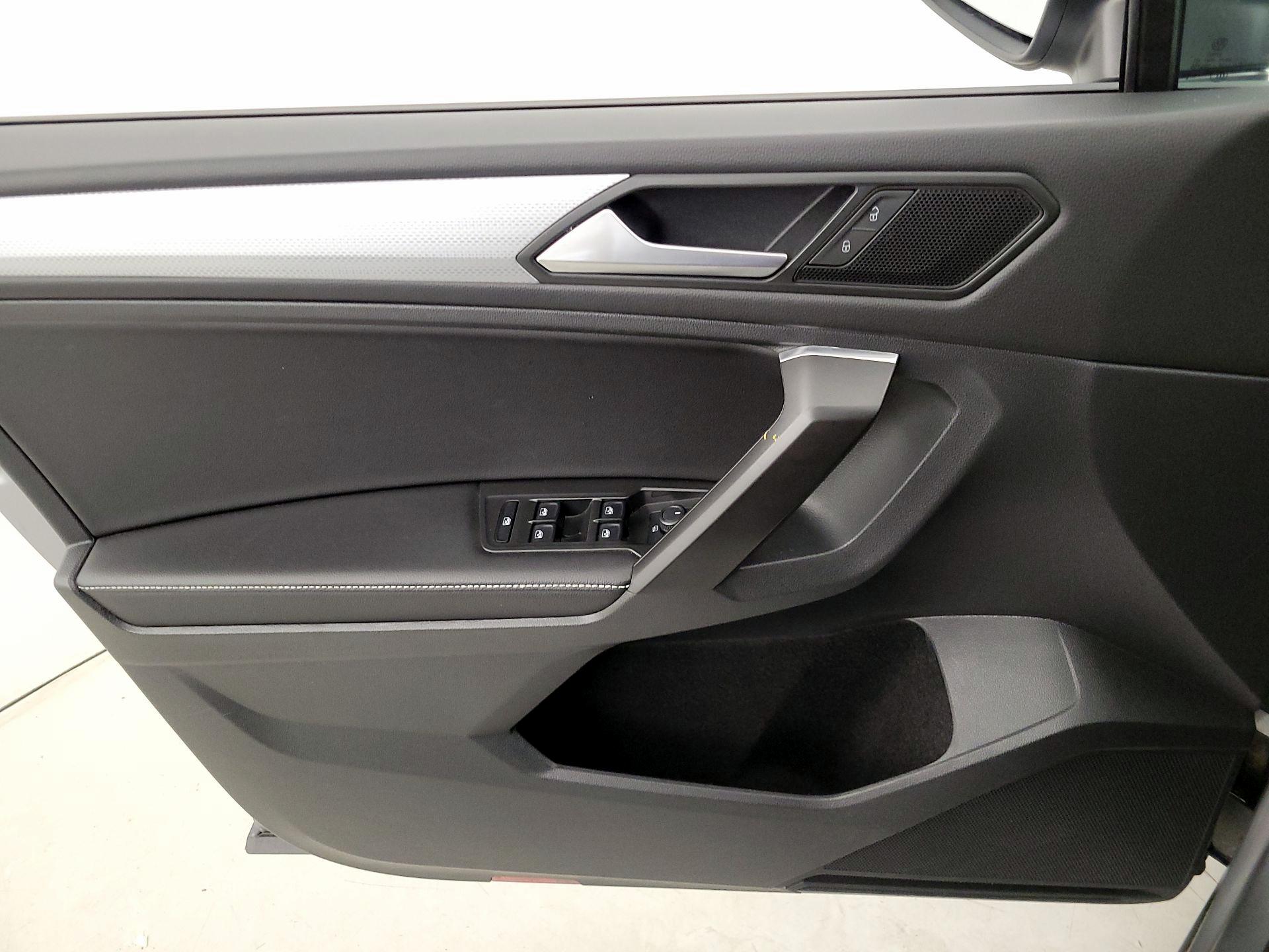 Thumbnail: 2022 Volkswagen Tiguan - 12