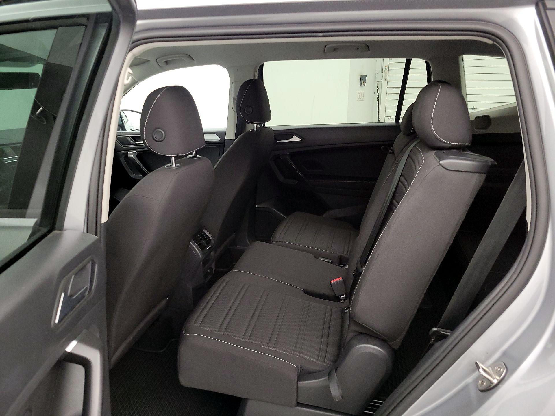 Thumbnail: 2022 Volkswagen Tiguan - 17