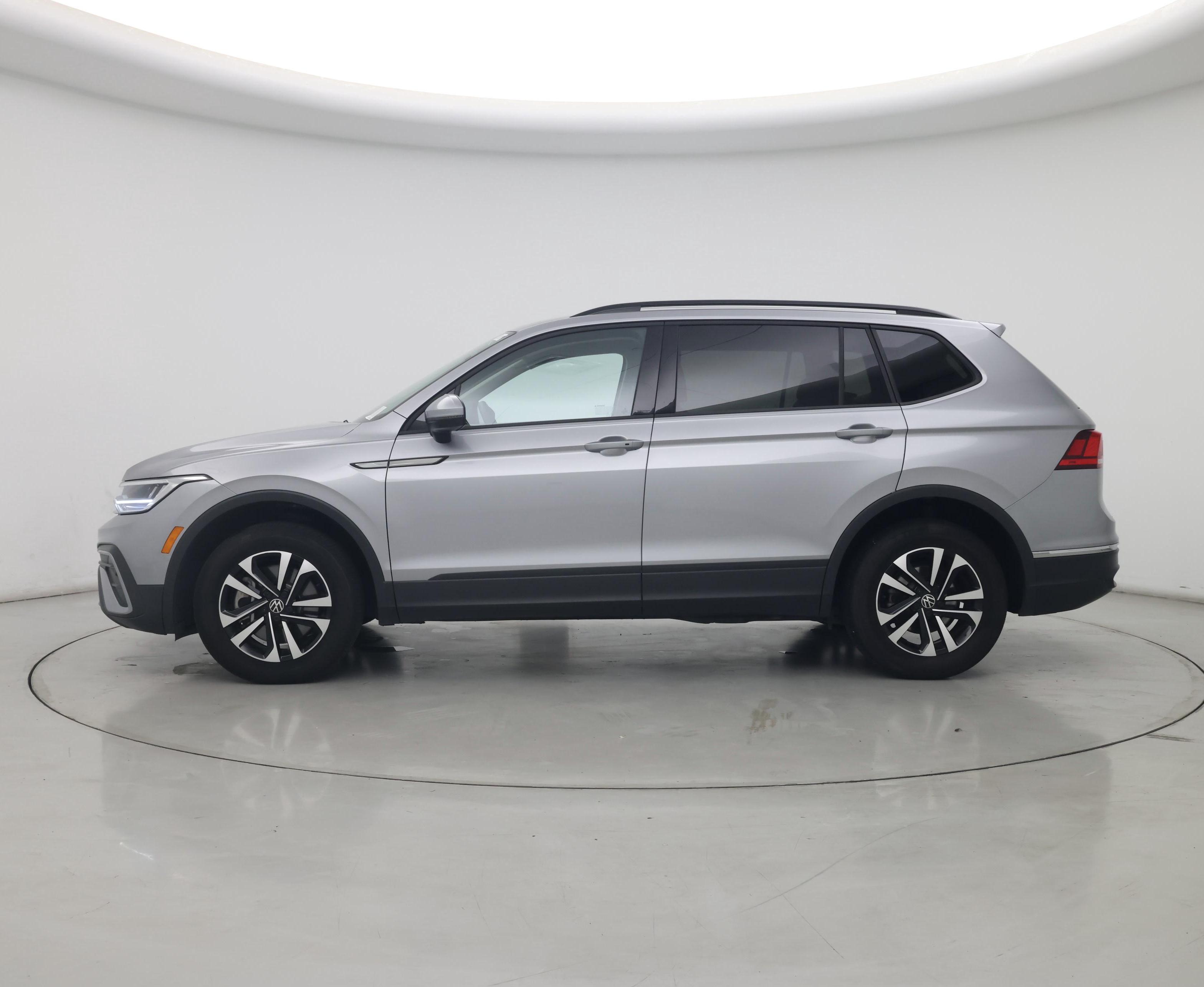 Thumbnail: 2022 Volkswagen Tiguan - 3