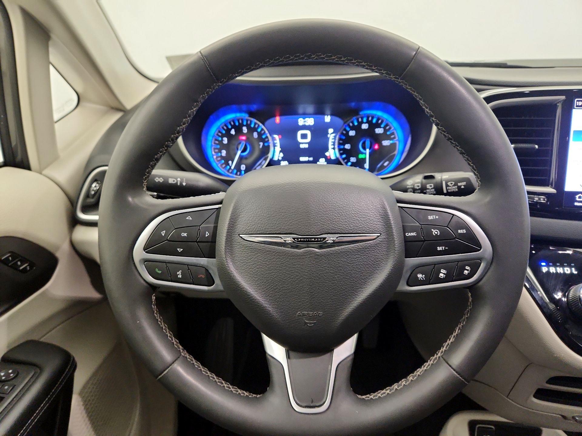 Thumbnail: 2023 Chrysler Pacifica - 10