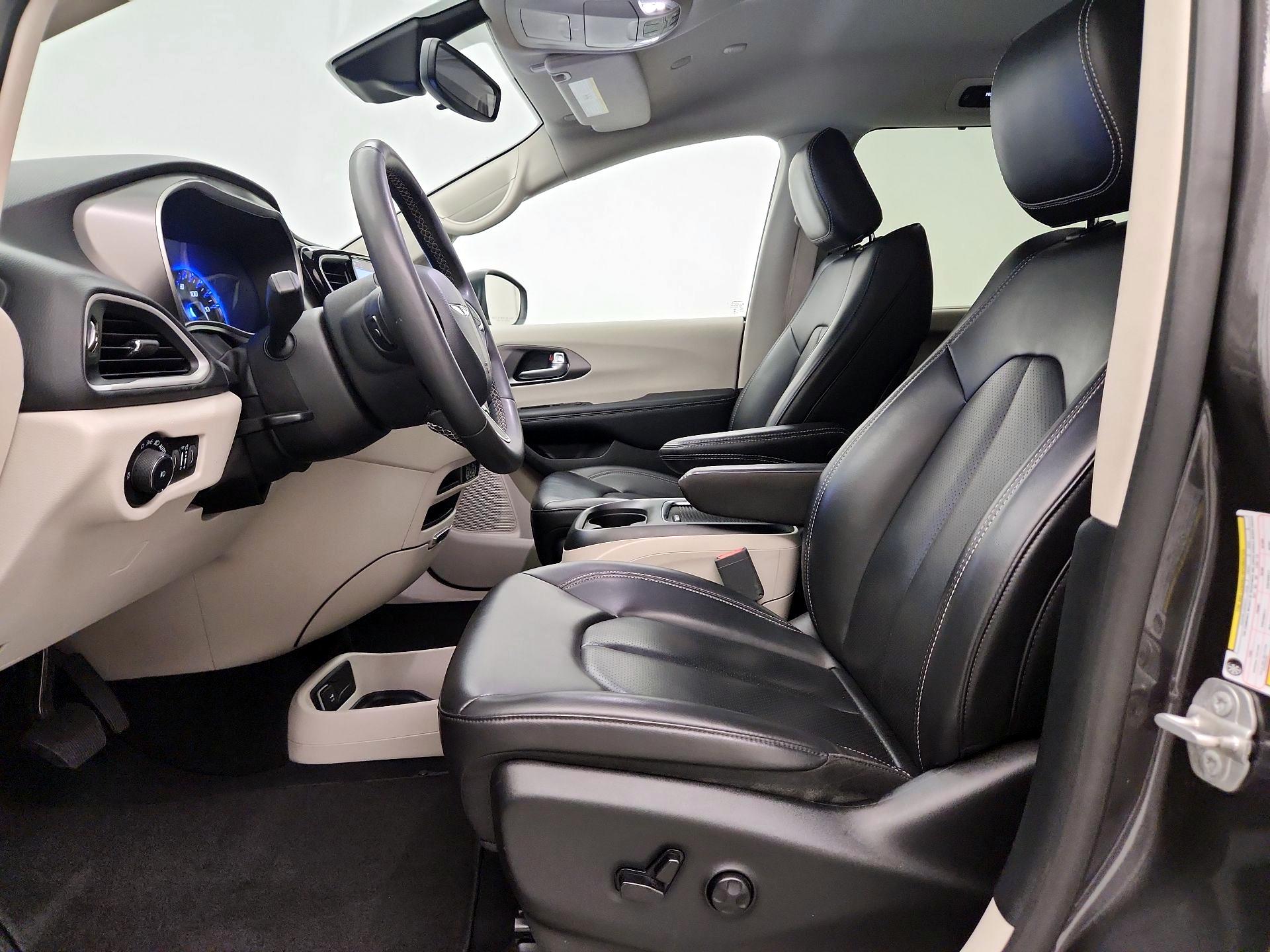 Thumbnail: 2023 Chrysler Pacifica - 11