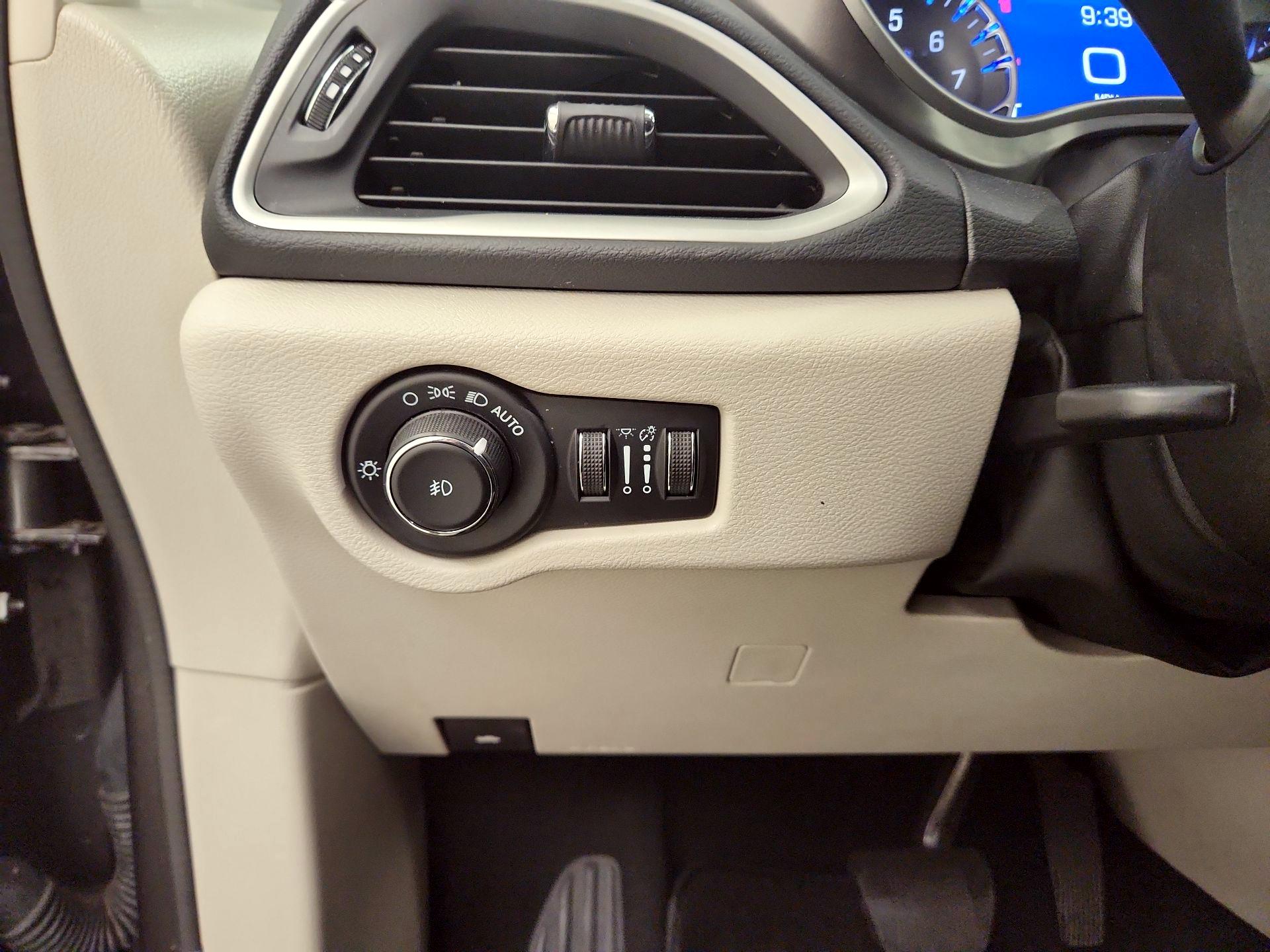 Thumbnail: 2023 Chrysler Pacifica - 13
