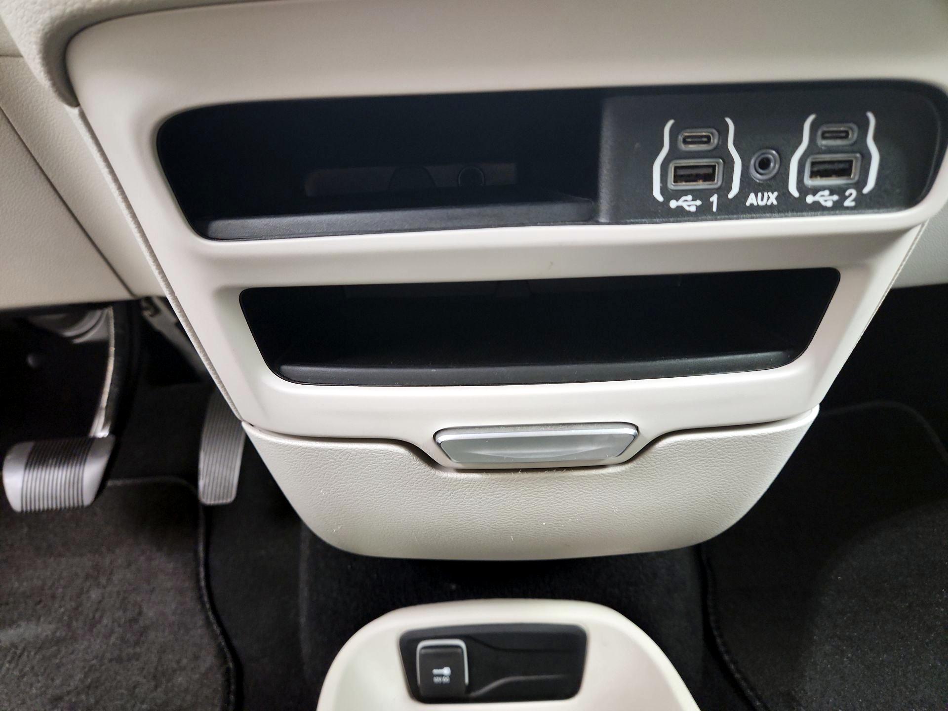 Thumbnail: 2023 Chrysler Pacifica - 18