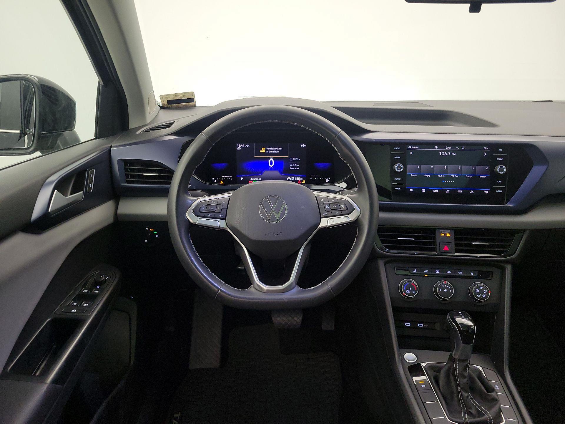Thumbnail: 2022 Volkswagen Taos - 10