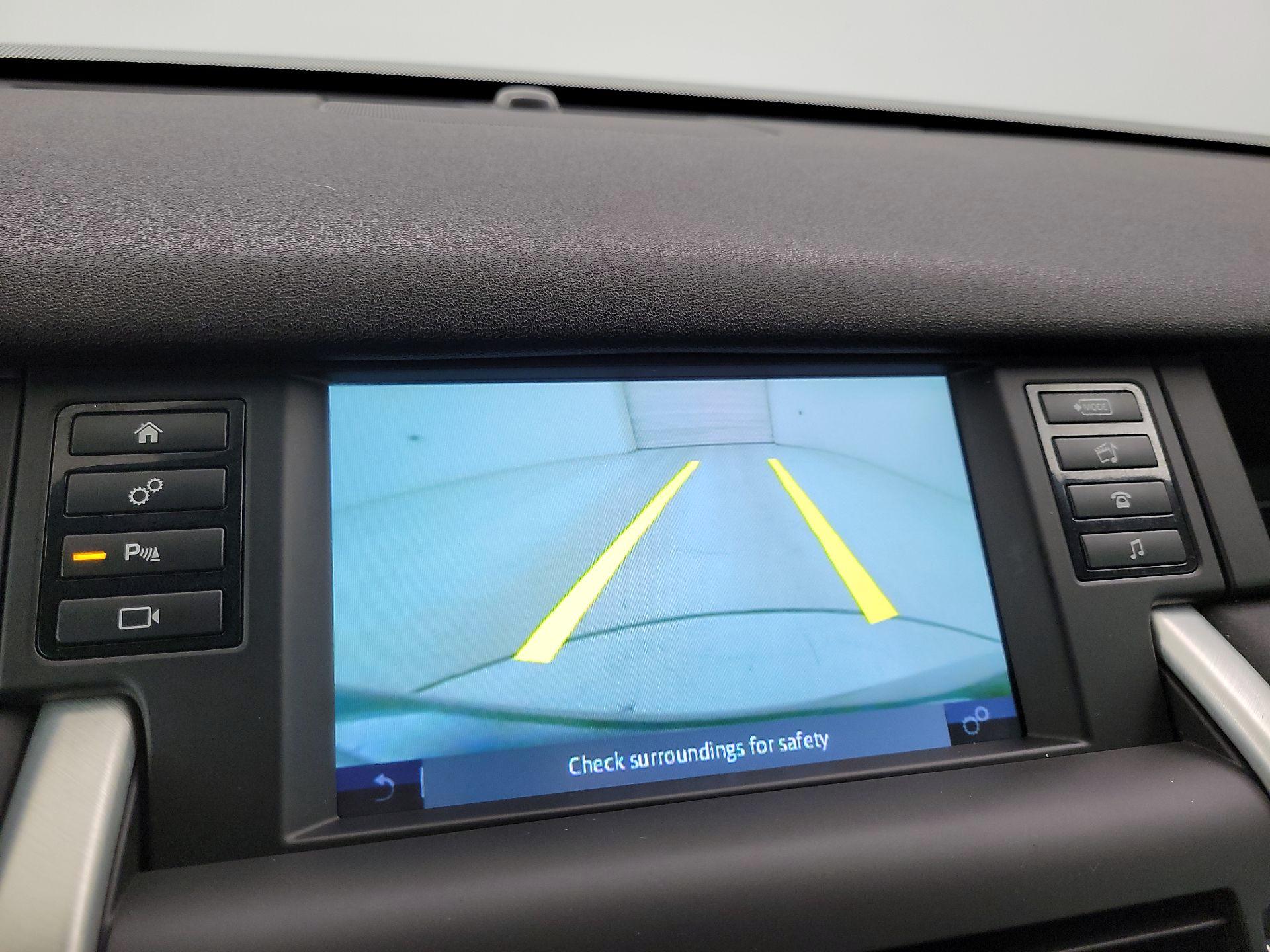 Thumbnail: 2018 Land Rover Discovery Sport - 14