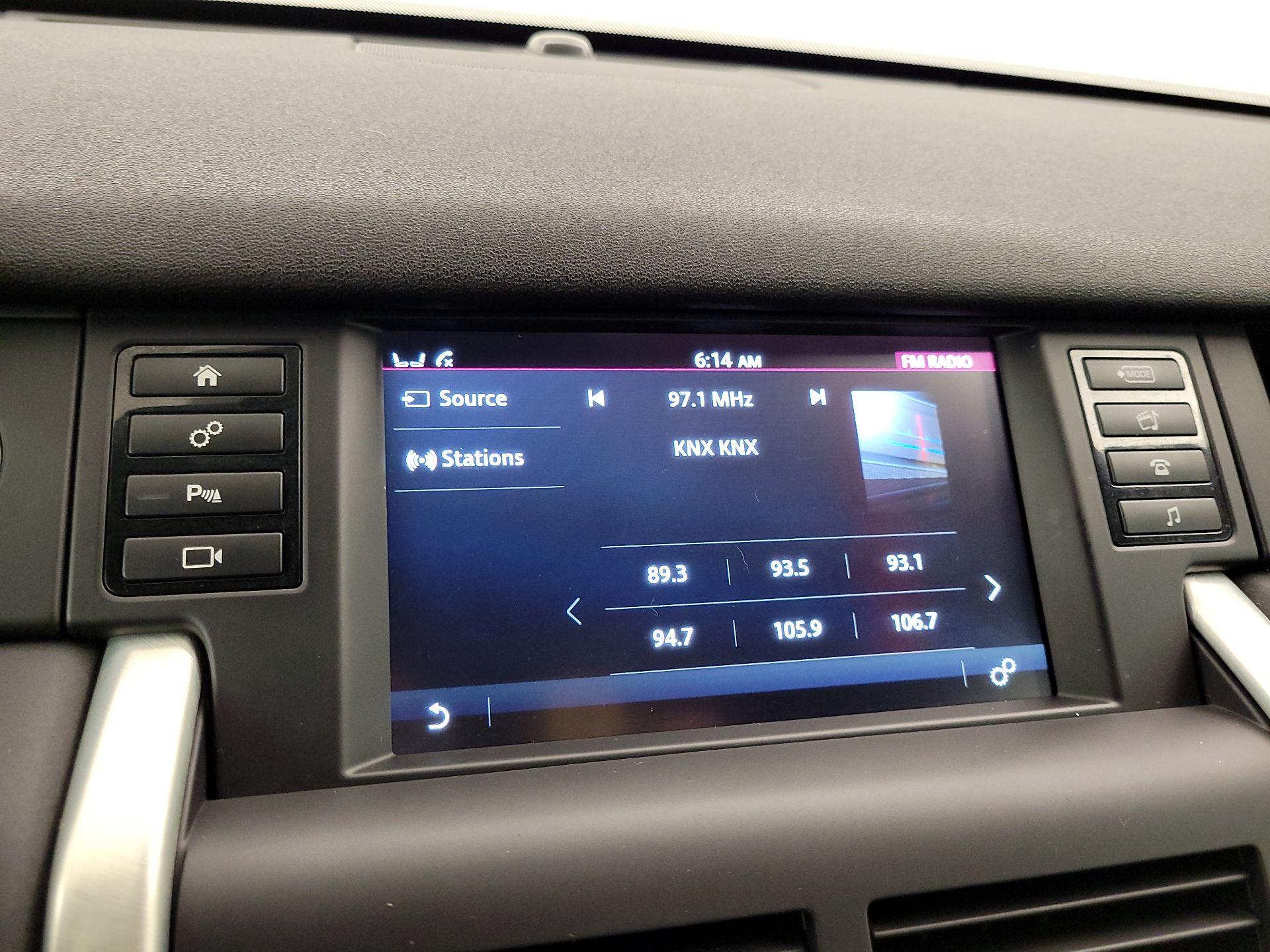 Thumbnail: 2018 Land Rover Discovery Sport - 15