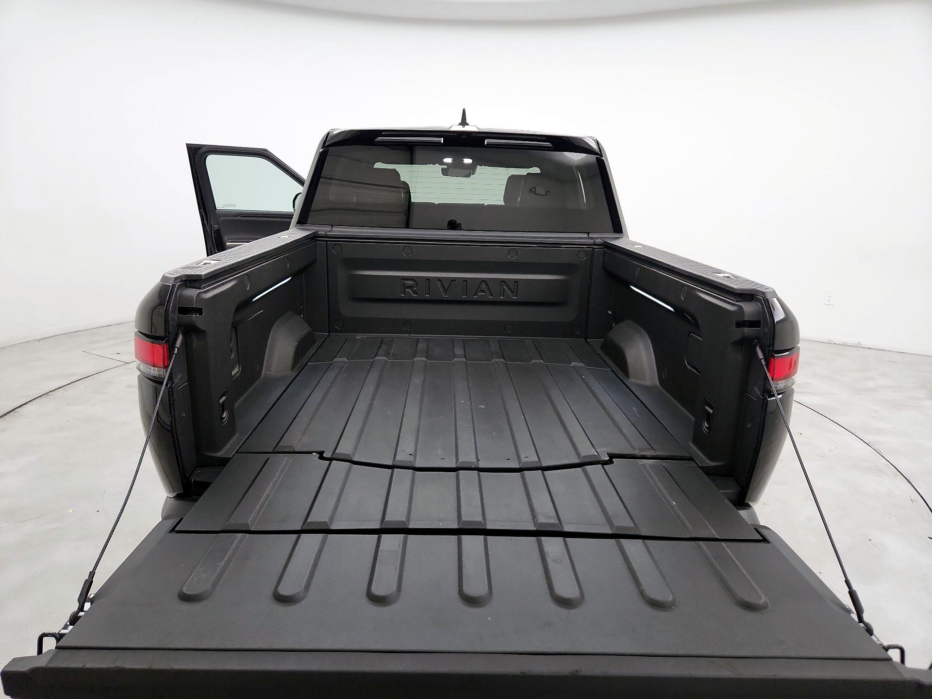 Thumbnail: 2023 Rivian R1T - 19