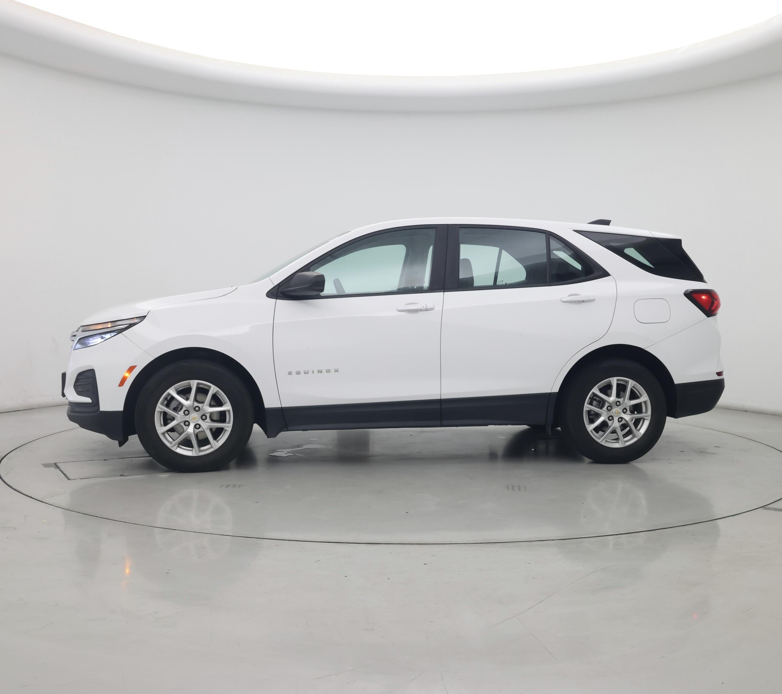 Thumbnail: 2022 Chevrolet Equinox - 3