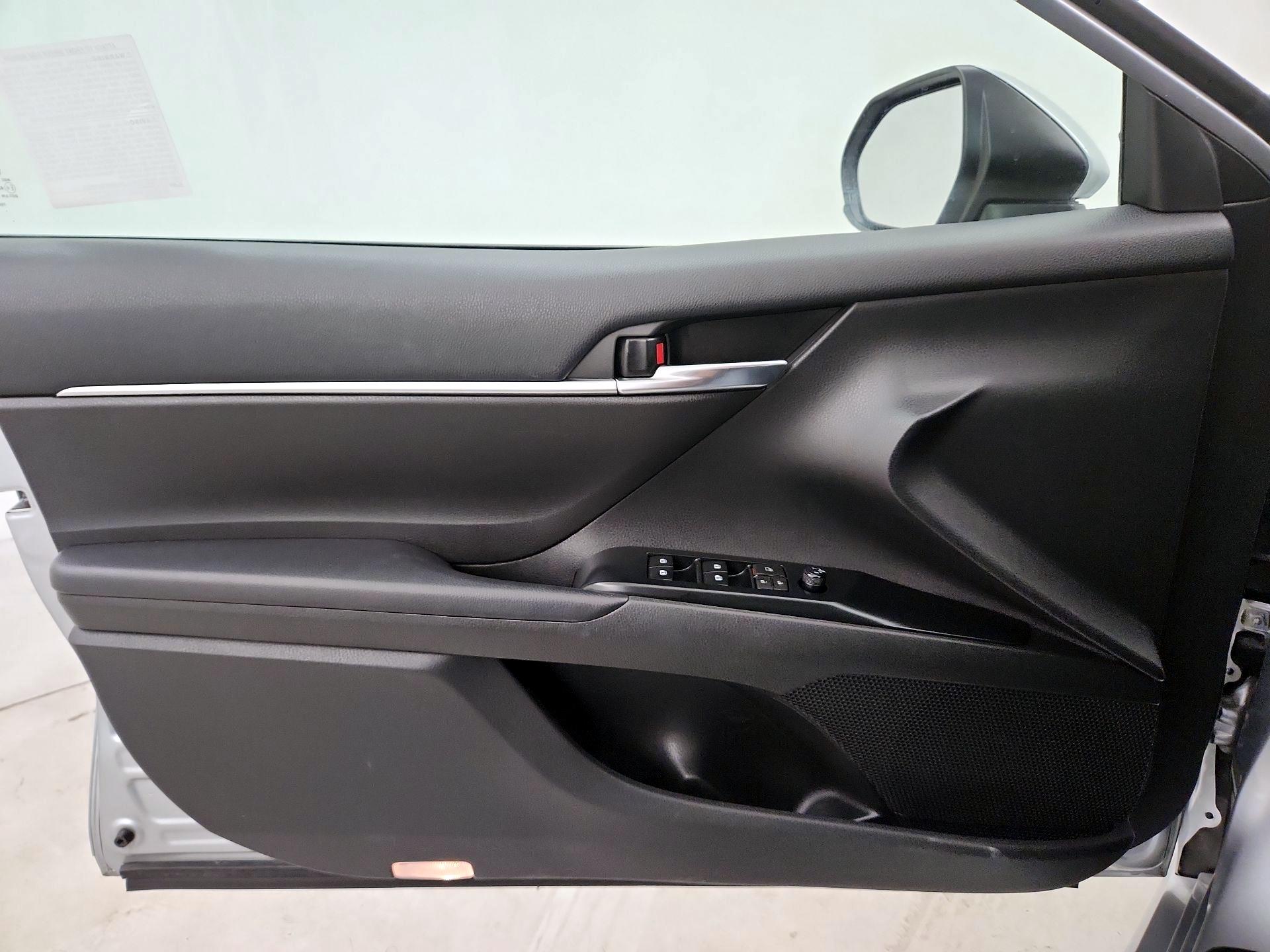 Thumbnail: 2019 Toyota Camry - 12