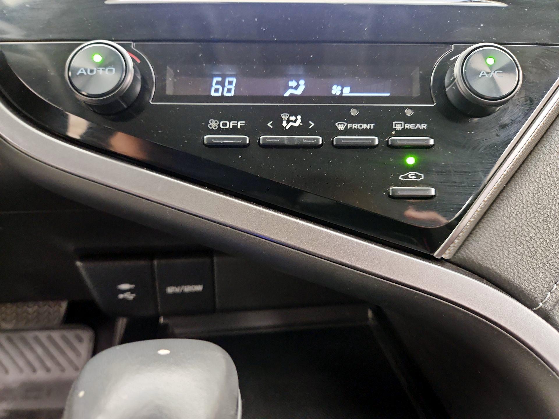 Thumbnail: 2019 Toyota Camry - 16