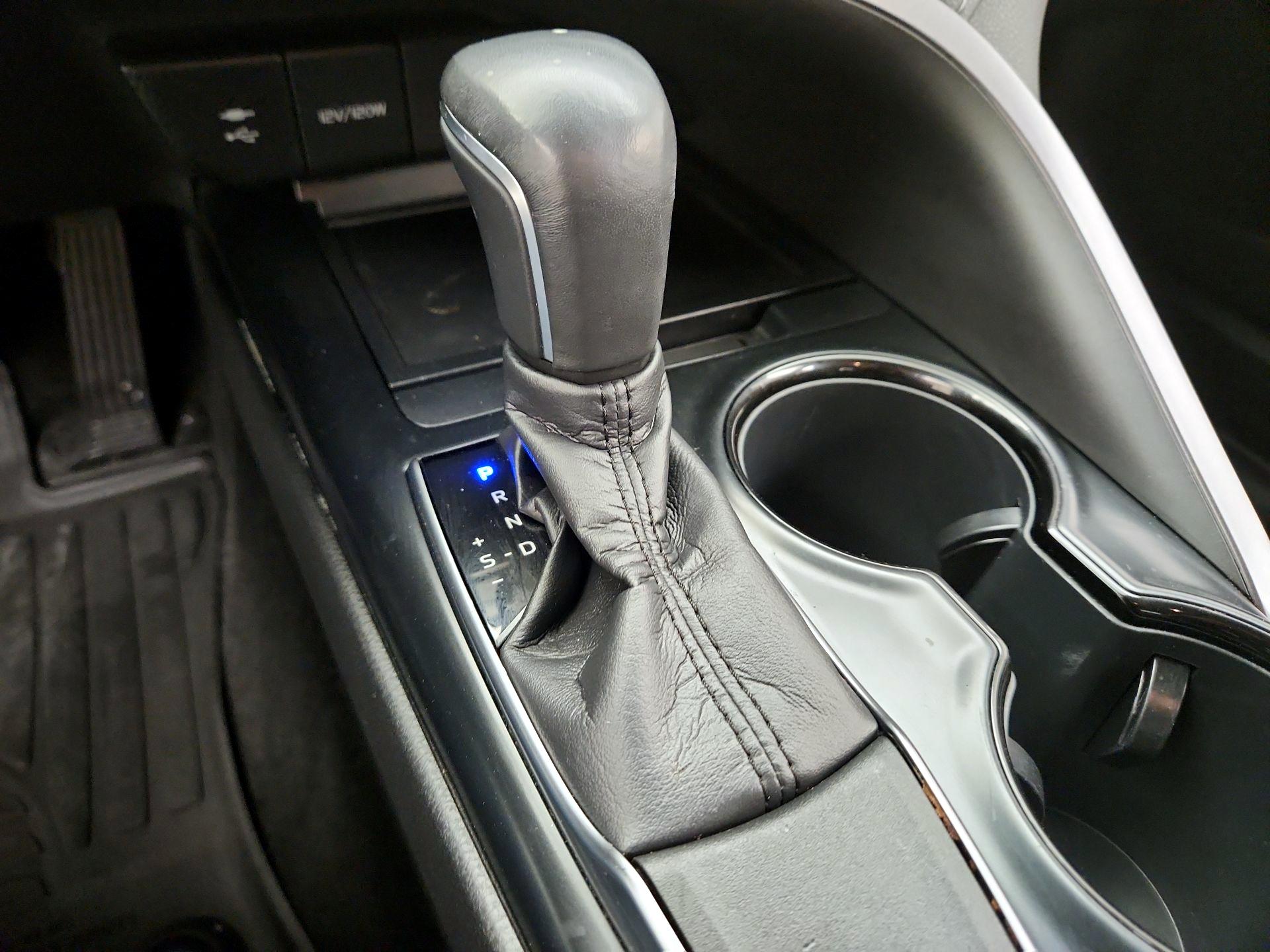 Thumbnail: 2019 Toyota Camry - 17