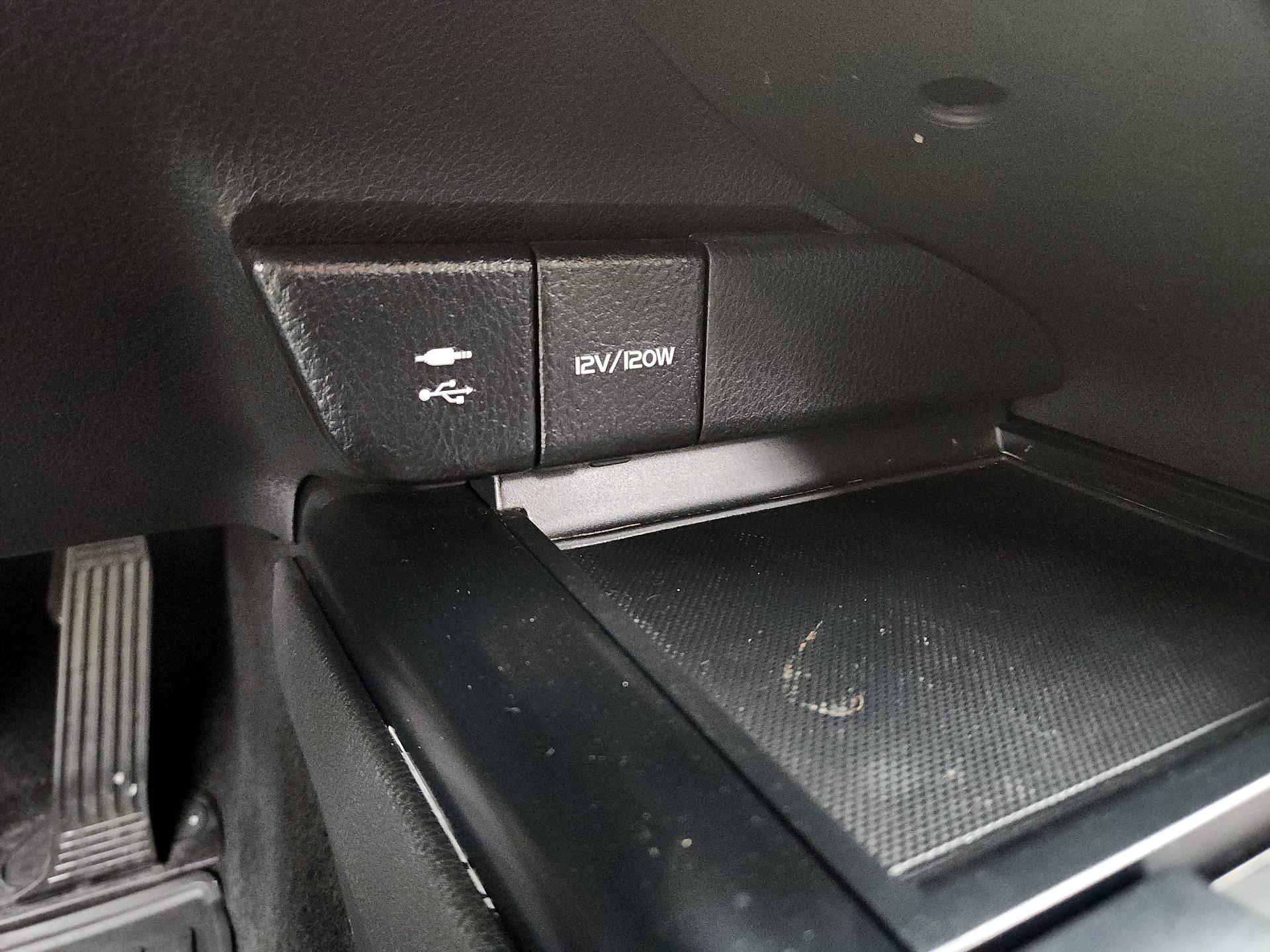 Thumbnail: 2019 Toyota Camry - 18