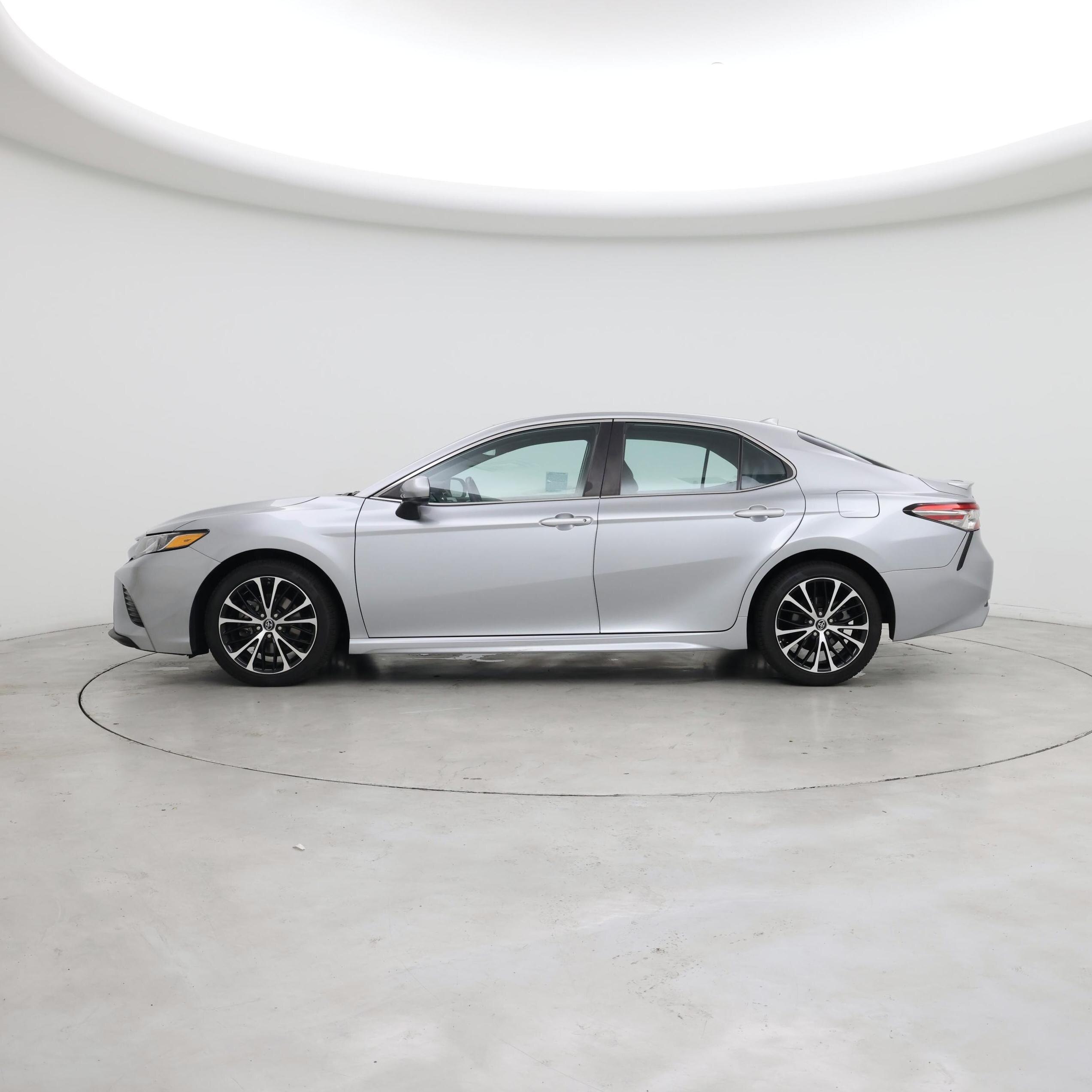 Thumbnail: 2019 Toyota Camry - 3