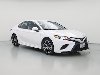 White 2019 Toyota Camry SE