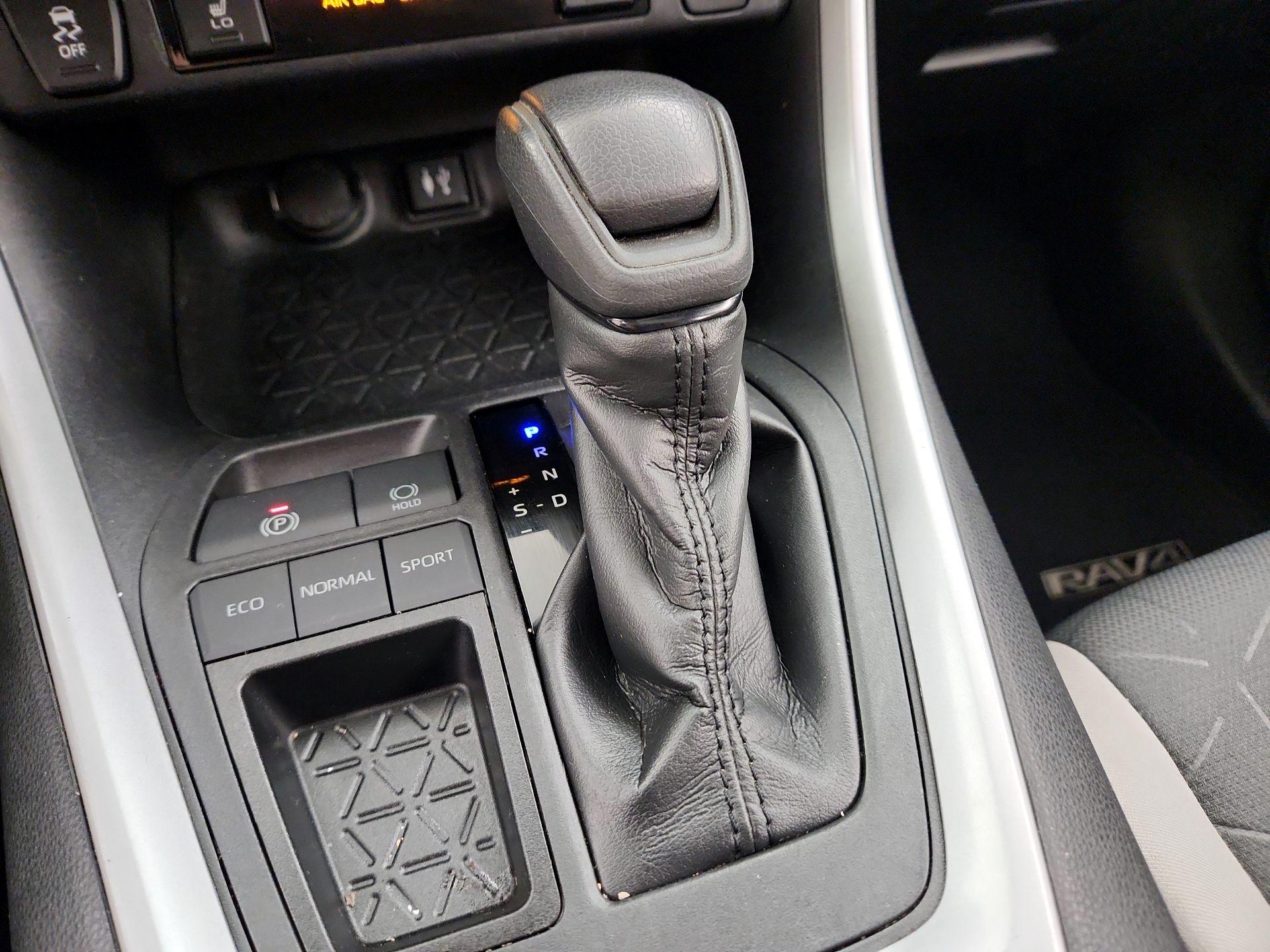 Thumbnail: 2019 Toyota RAV4 - 17