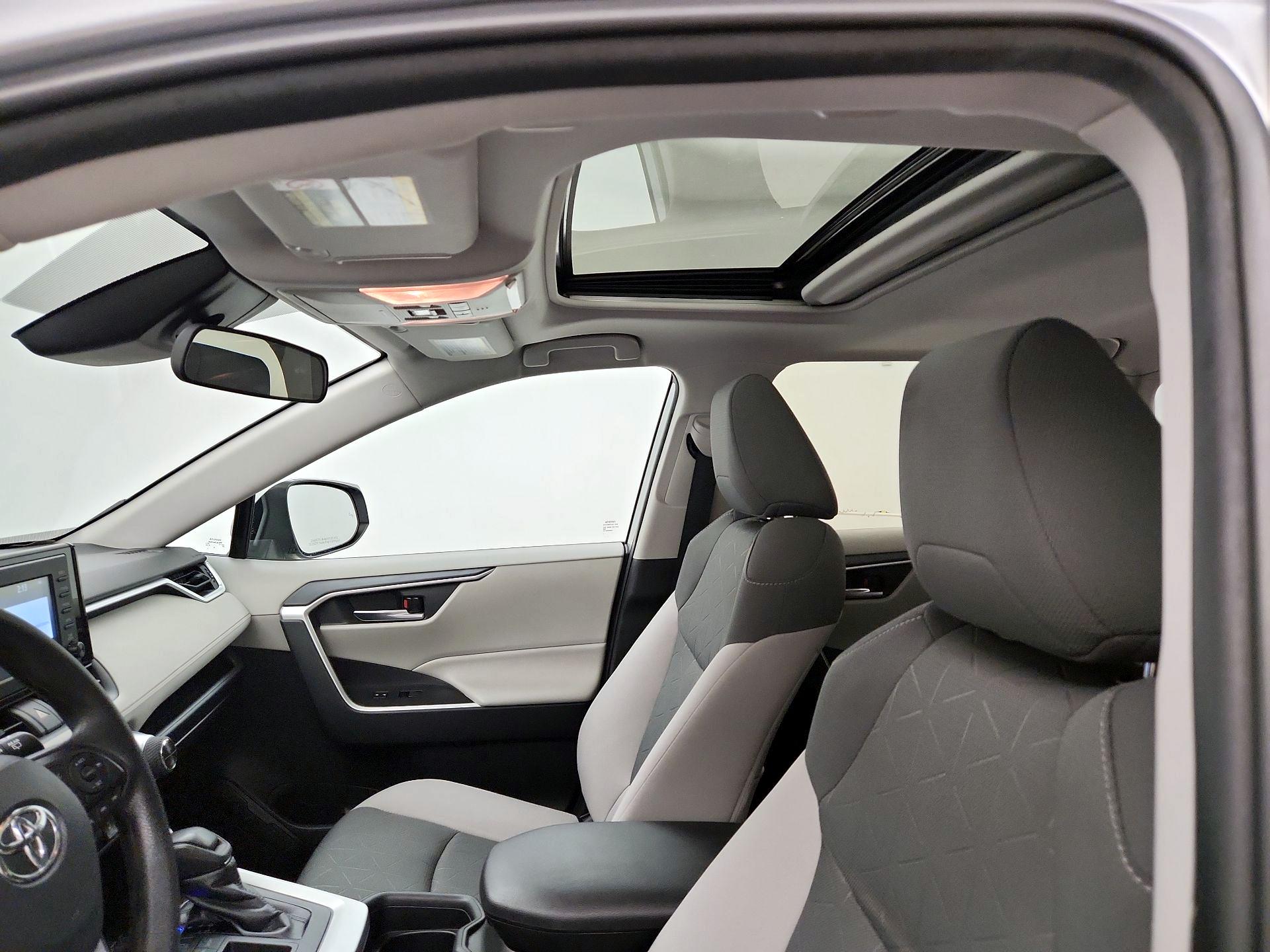 Thumbnail: 2019 Toyota RAV4 - 19