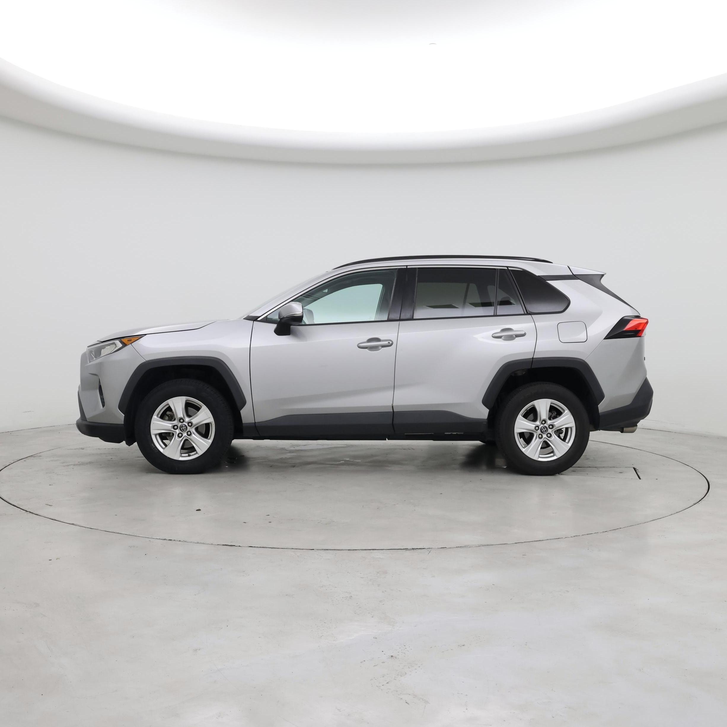 Thumbnail: 2019 Toyota RAV4 - 3