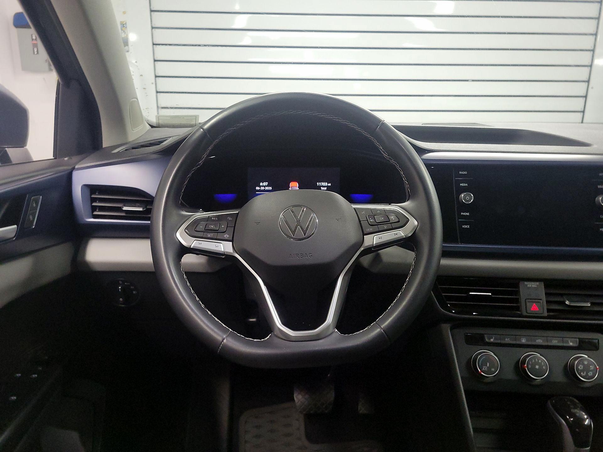 Thumbnail: 2022 Volkswagen Taos - 10