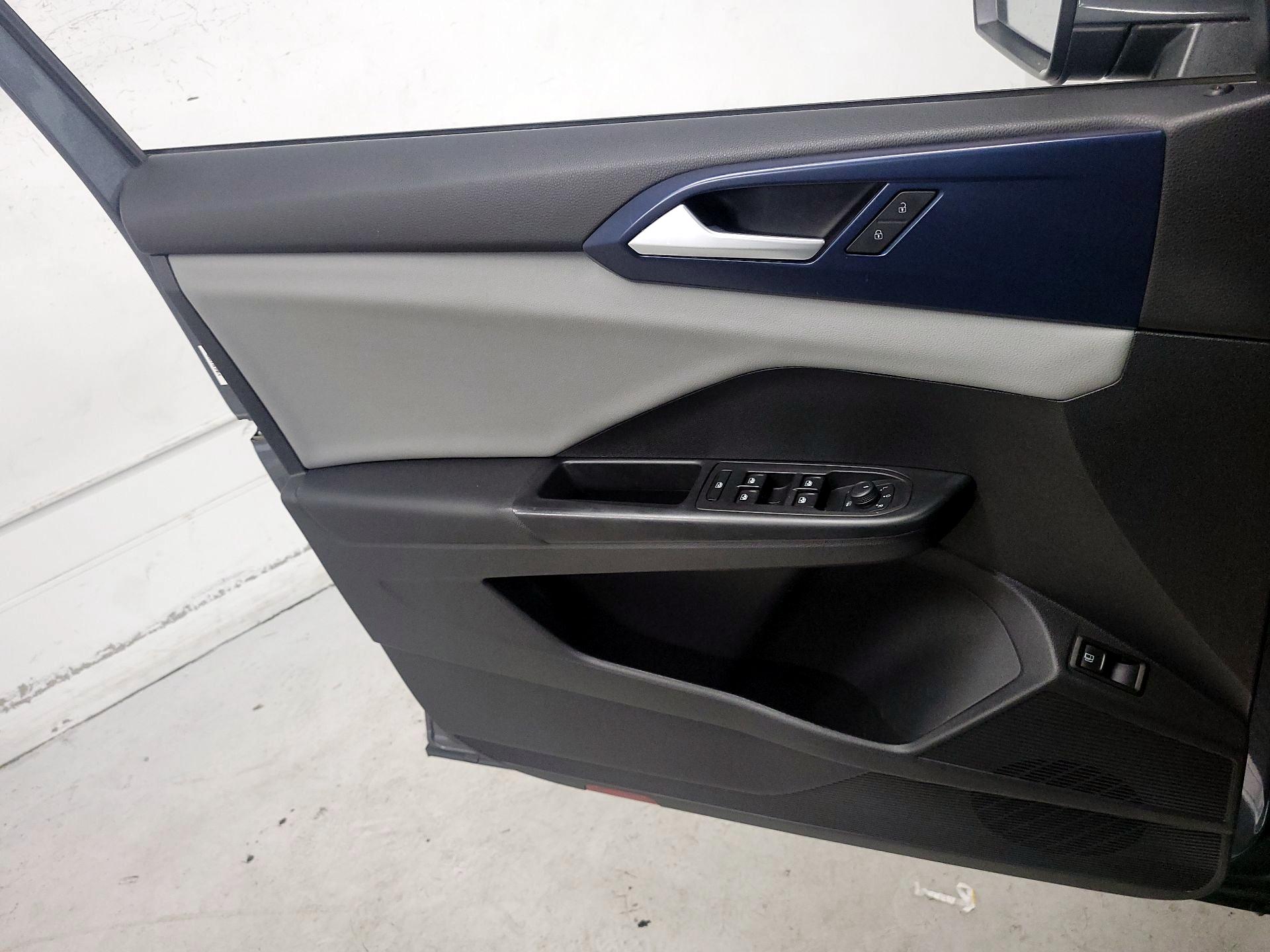 Thumbnail: 2022 Volkswagen Taos - 12
