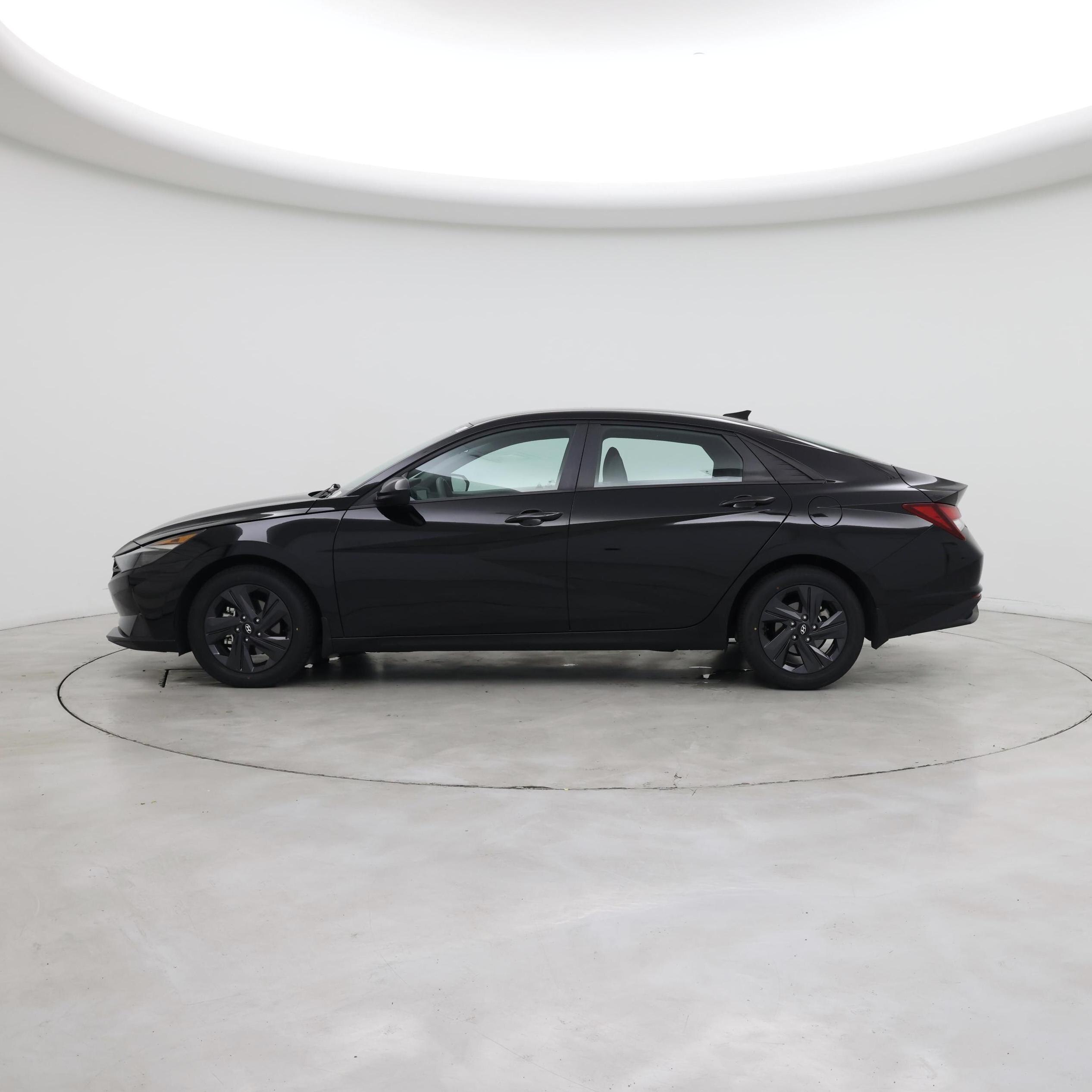 Thumbnail: 2023 Hyundai Elantra - 3